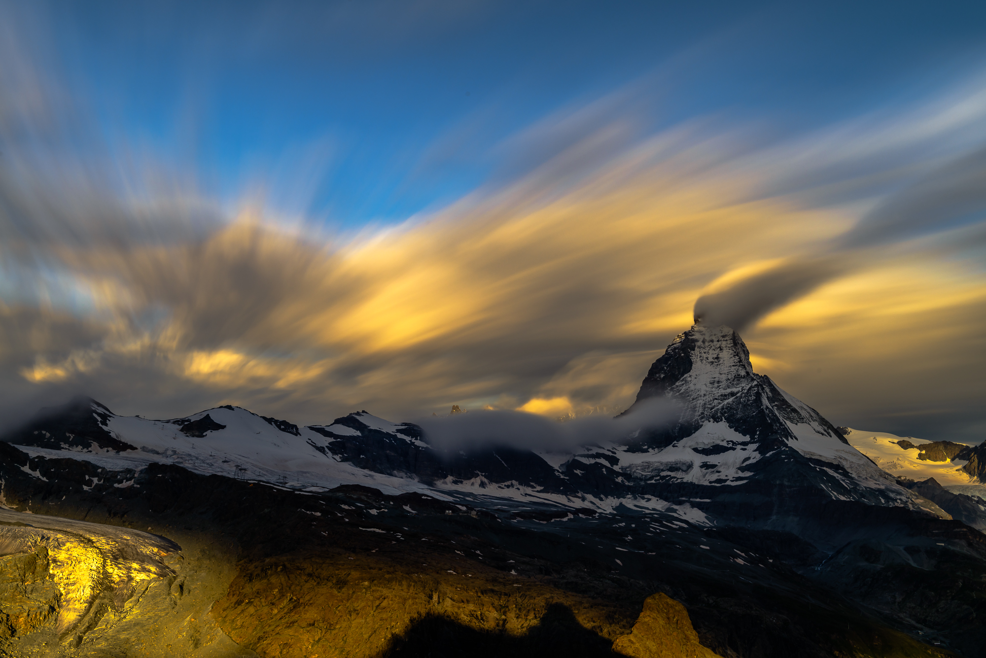 Pause longue le matin au levé du soleil depuis le Gonnergrat.