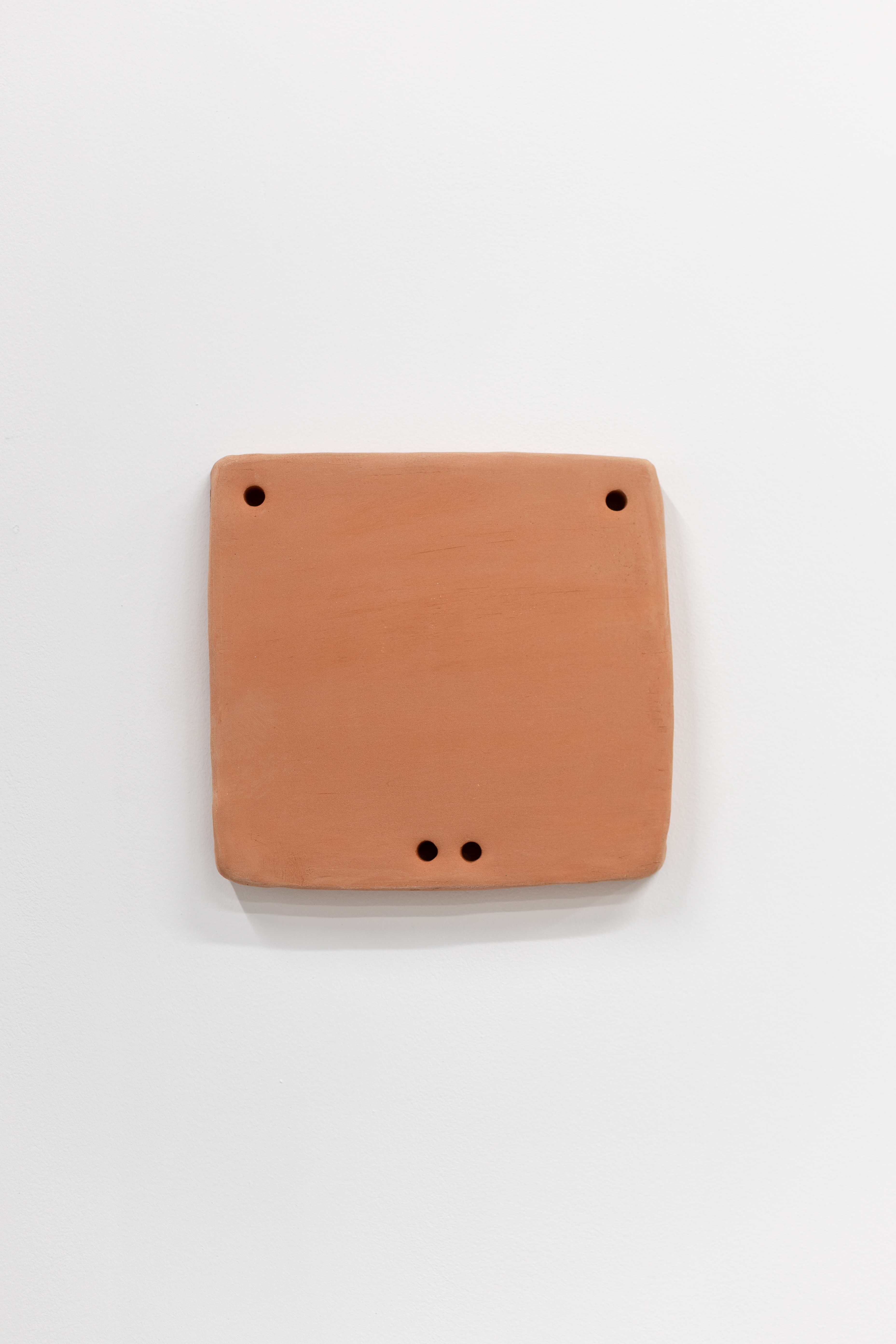 Trou, plaque, ligne 4, terracotta, 21,4 x 22,6 x 2,9 cm, 2025