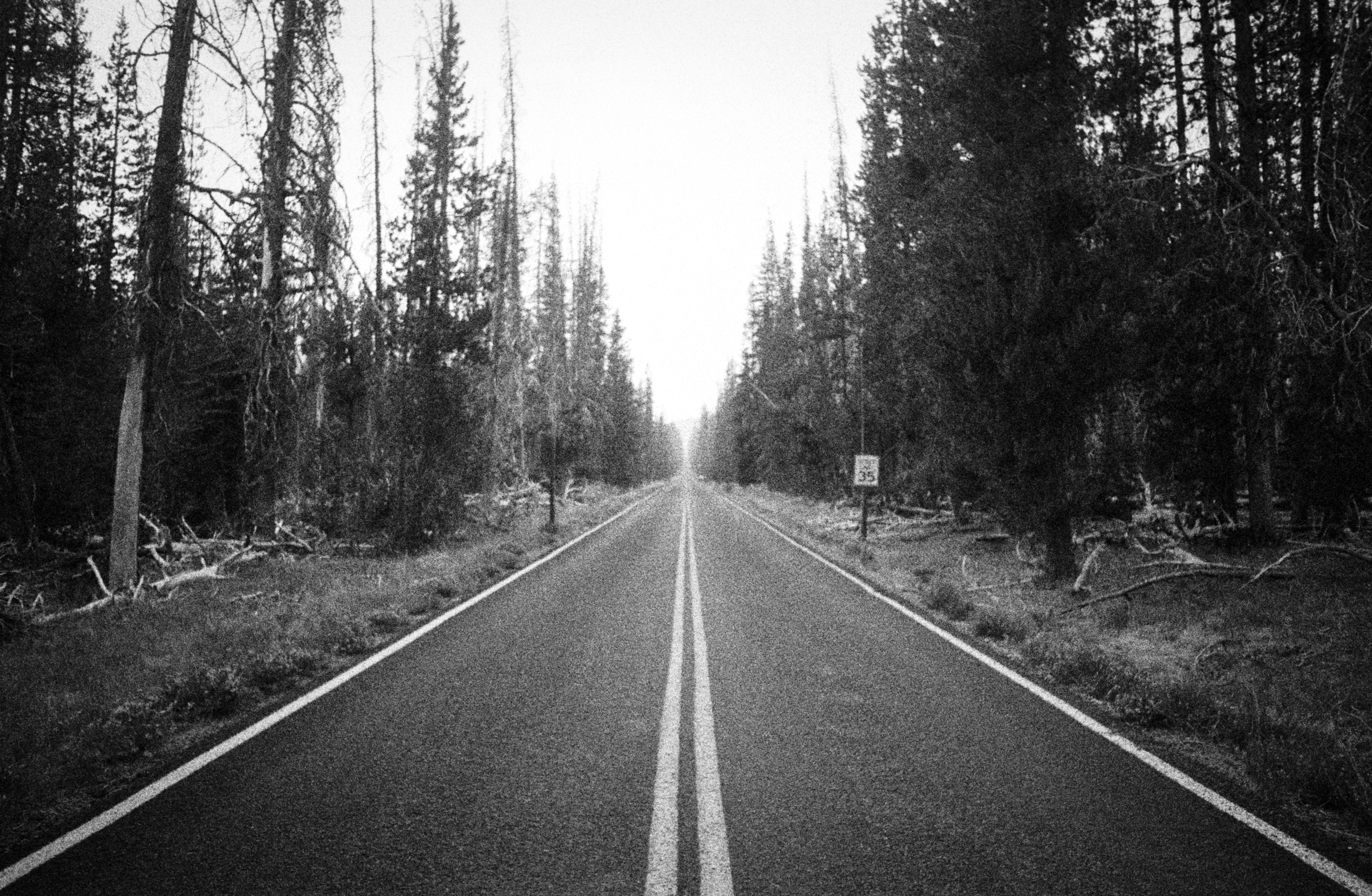 et une route vers l'Est.