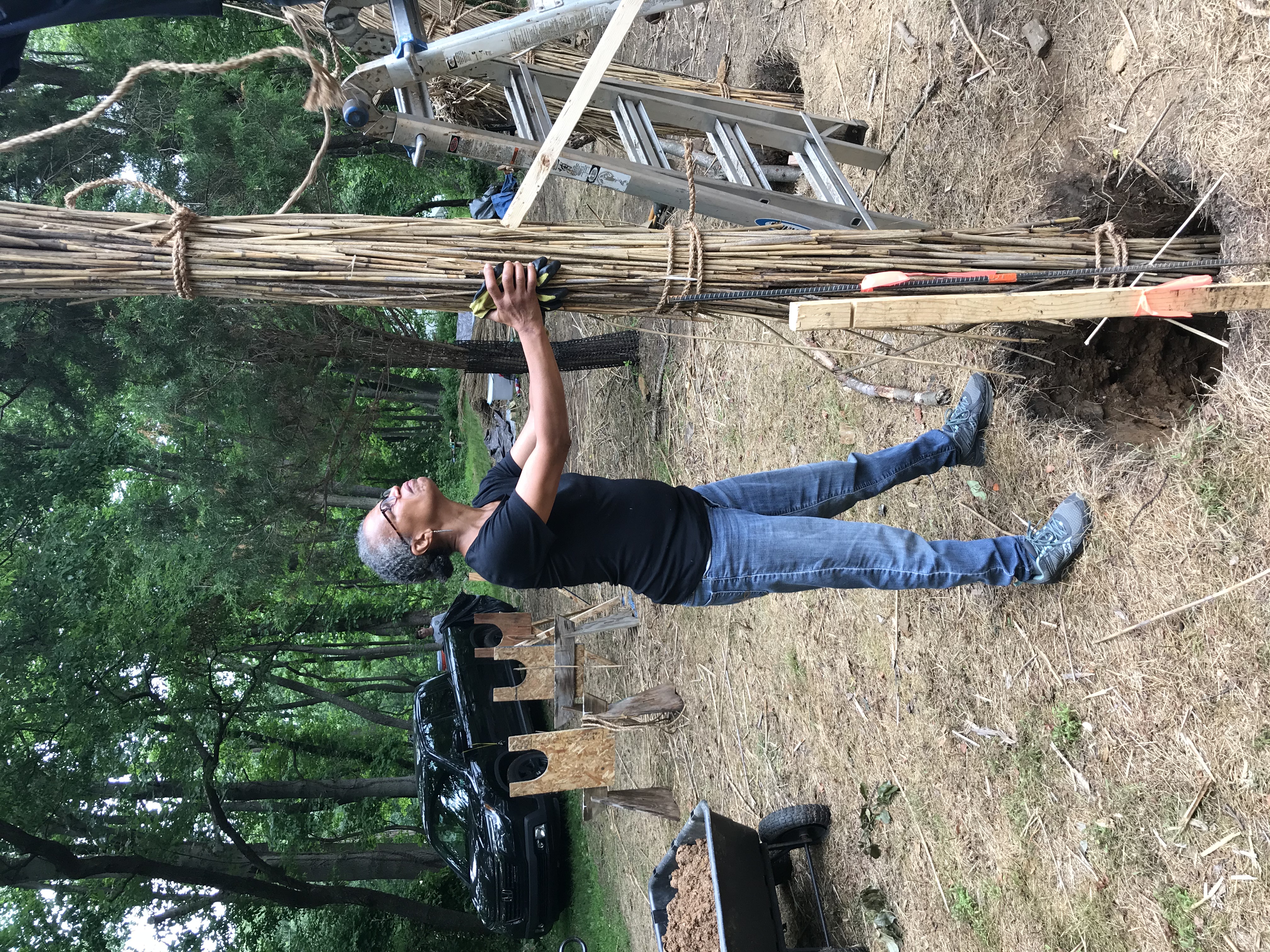Assistant Brenda Howell places a column
