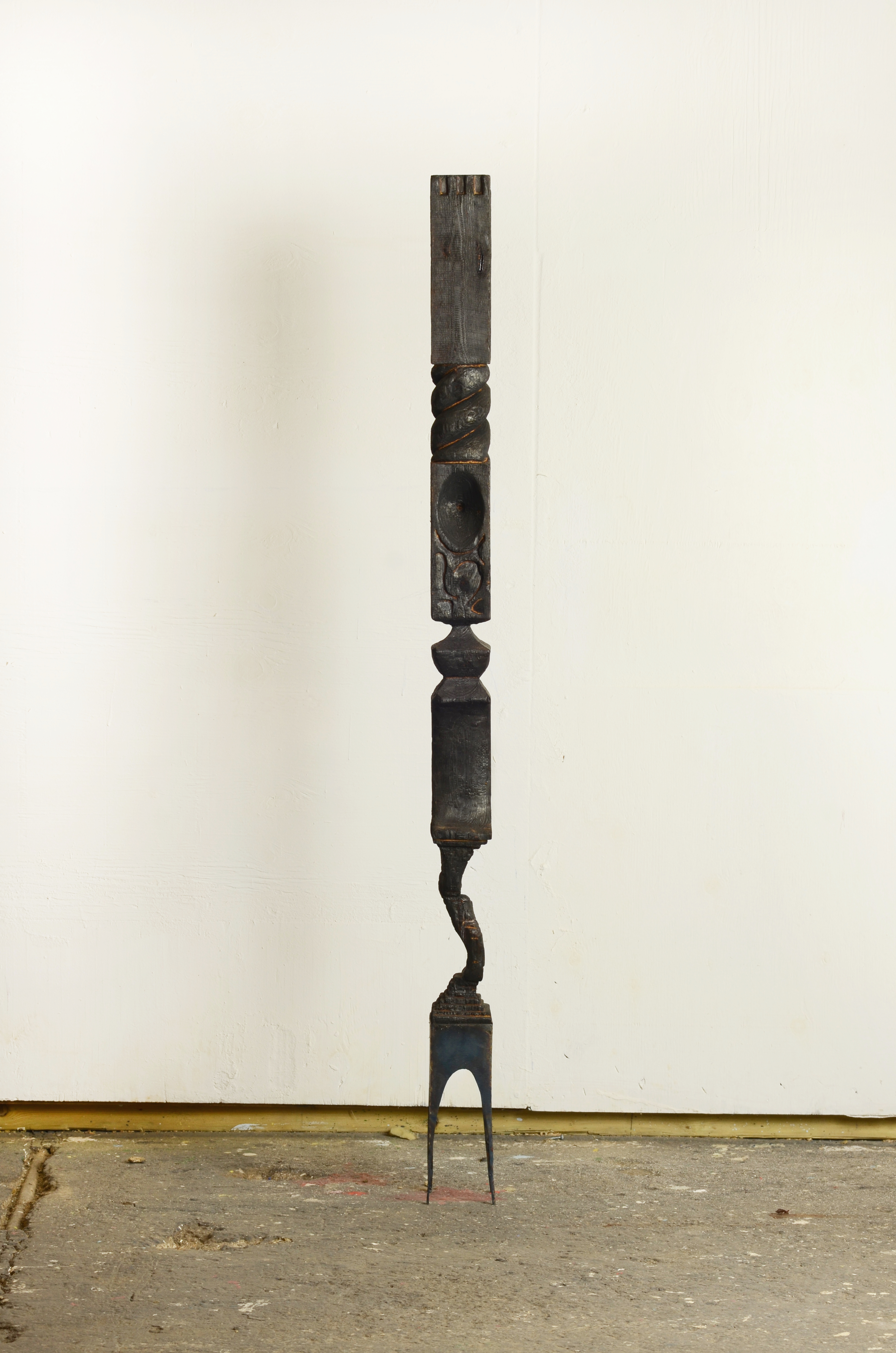 Strōma, 2020. Wood, steel. 120cm Milo Kester