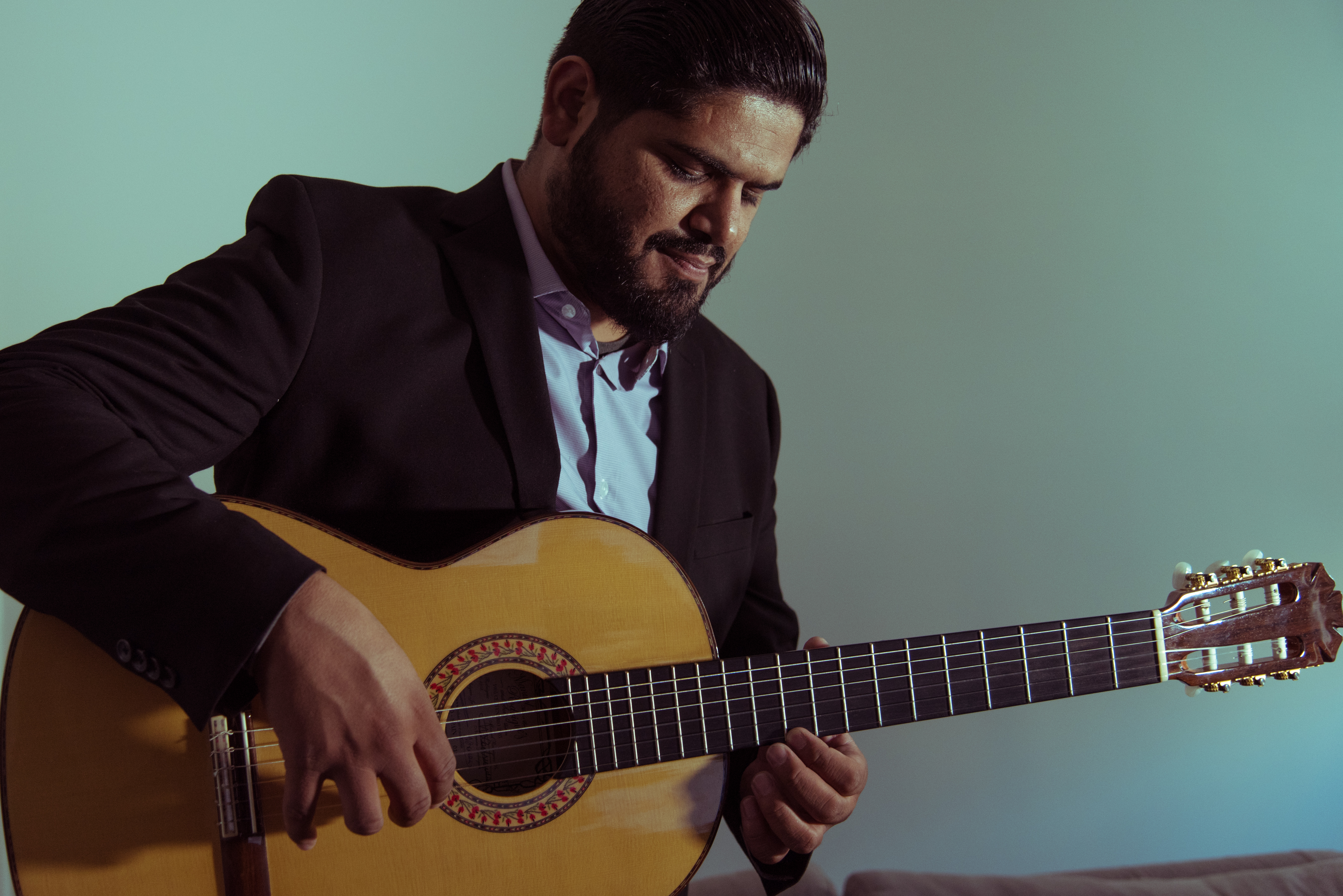 Eloy Morales - Classical Guitarist 