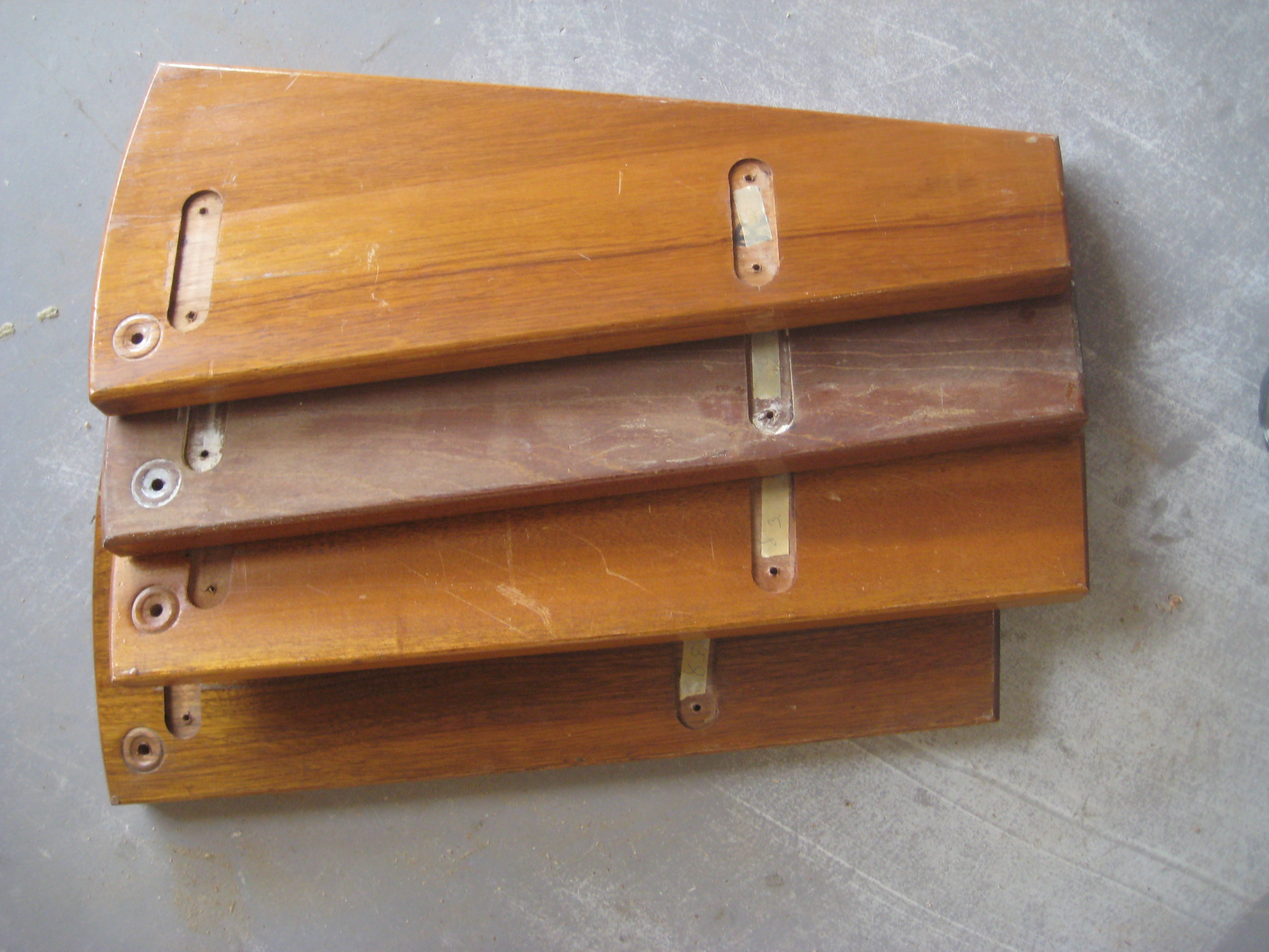 DE ONDERZIJDE VAN DE OUDE TRAPTREDEN