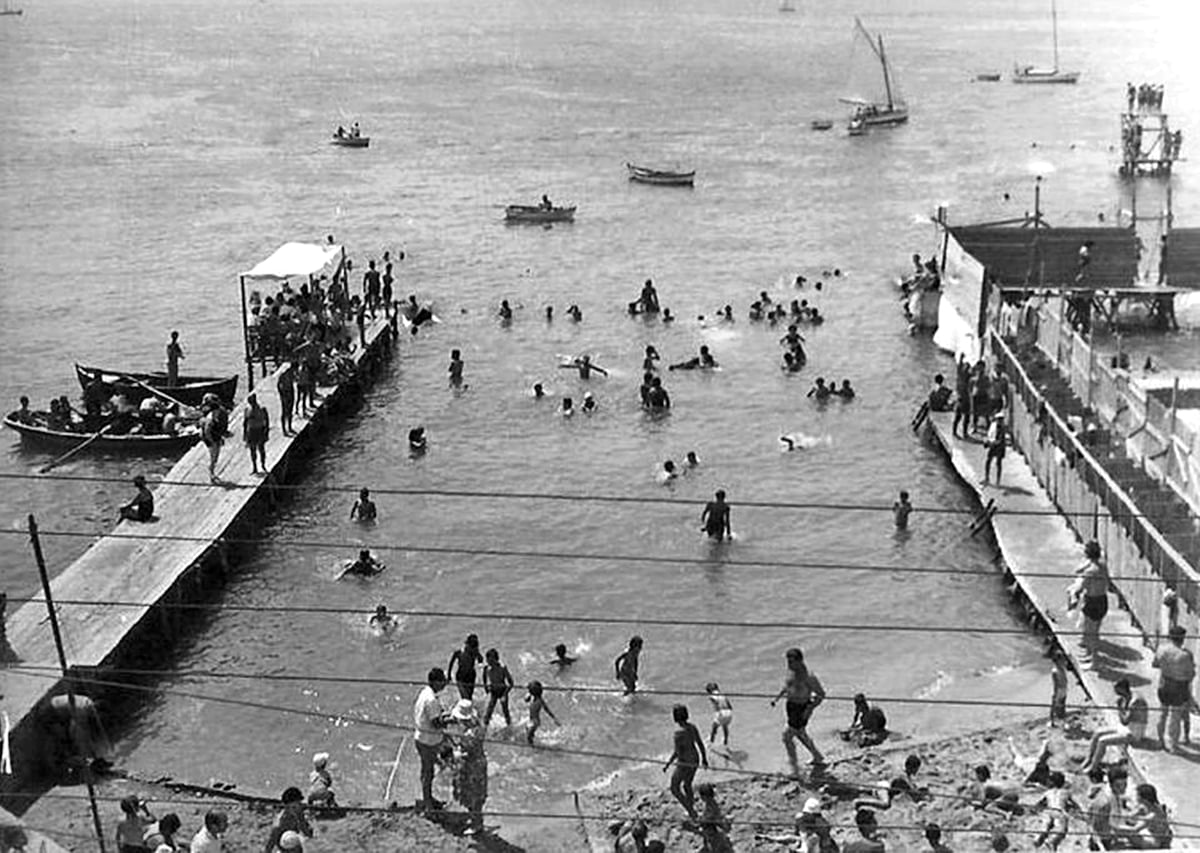 Figure 19 - Deck, cabins and the sea