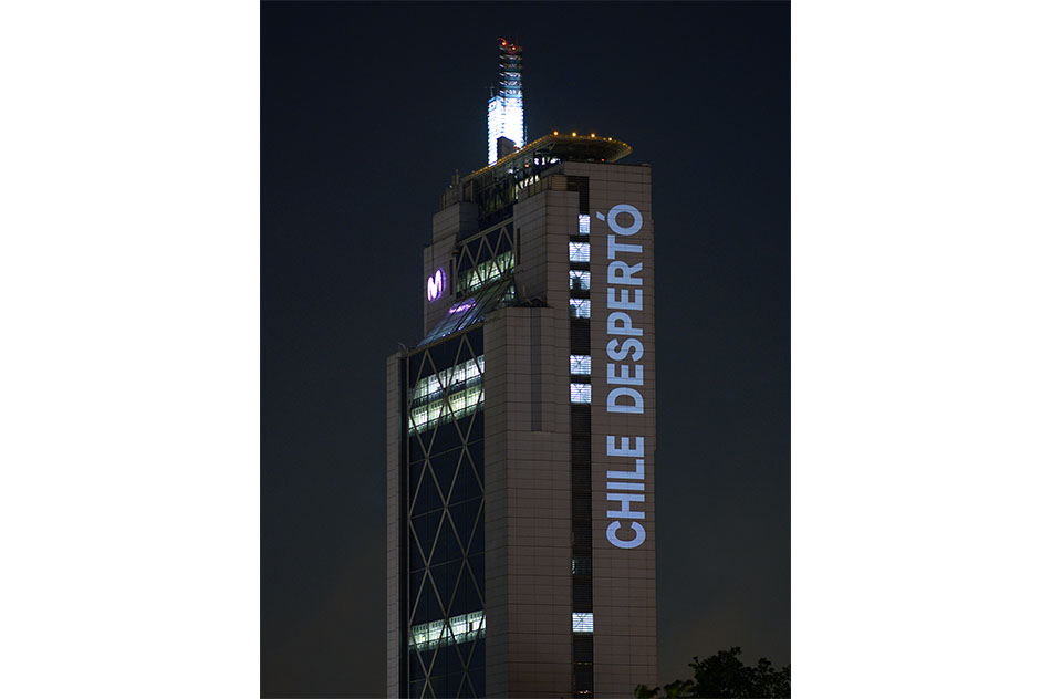 Delight LabSecuencia Dignidad: Chile despertó, 25 Mayo 2020Fotografía de la acción de arte75 x 55 cmFoto ©Gonzalo Donoso