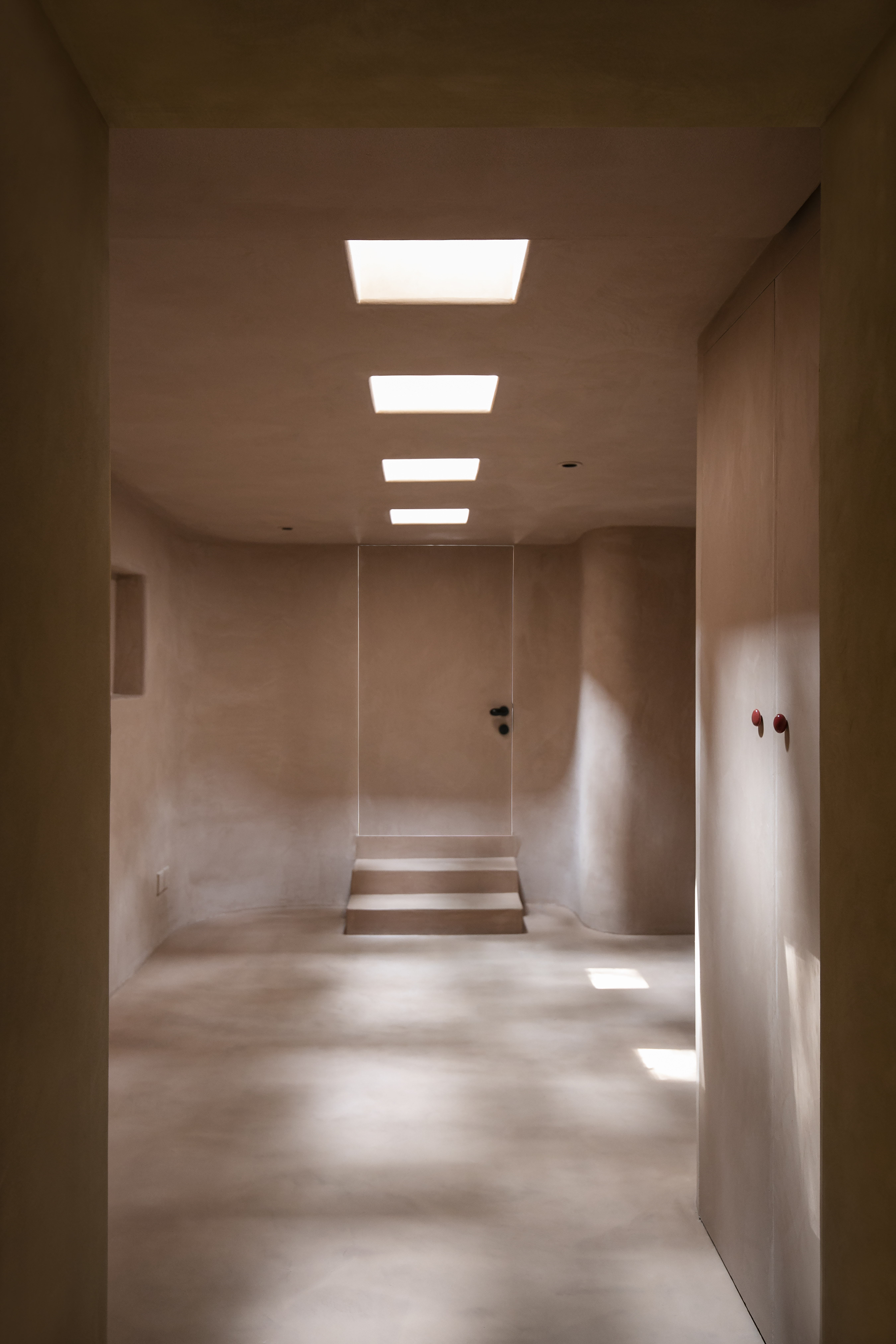 A cave-like interior for this boutique gallery in Shanghai