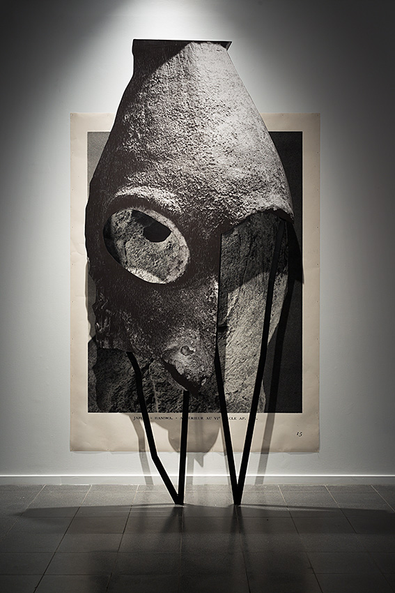 Haniwa, 2015, iron, Pigmented inkjet print on pape, 280 x 110 x 20 cm 