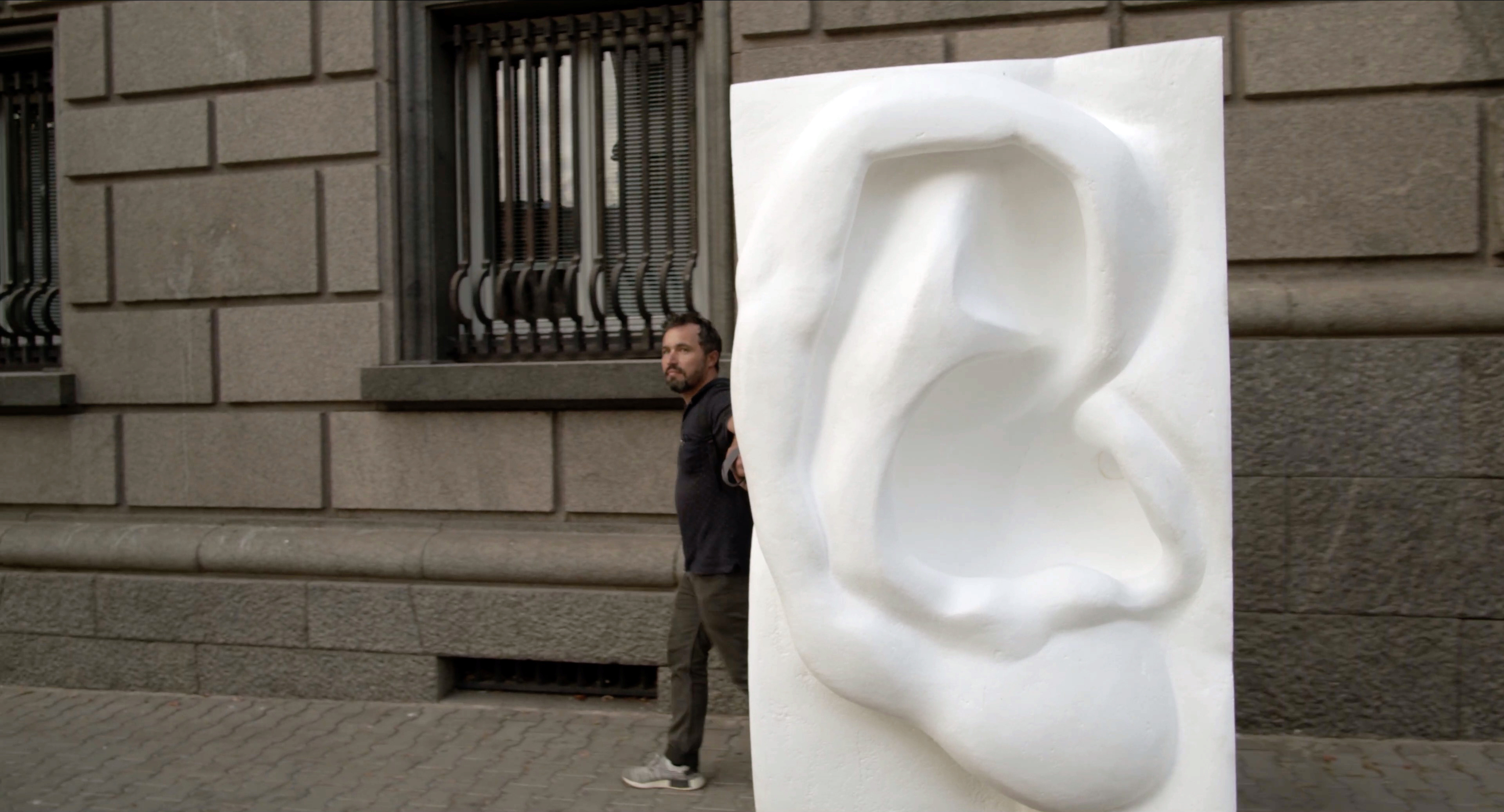 Are You Listening 2020, performance and polystyrene, metal, plywood, 200/120/50 cm.