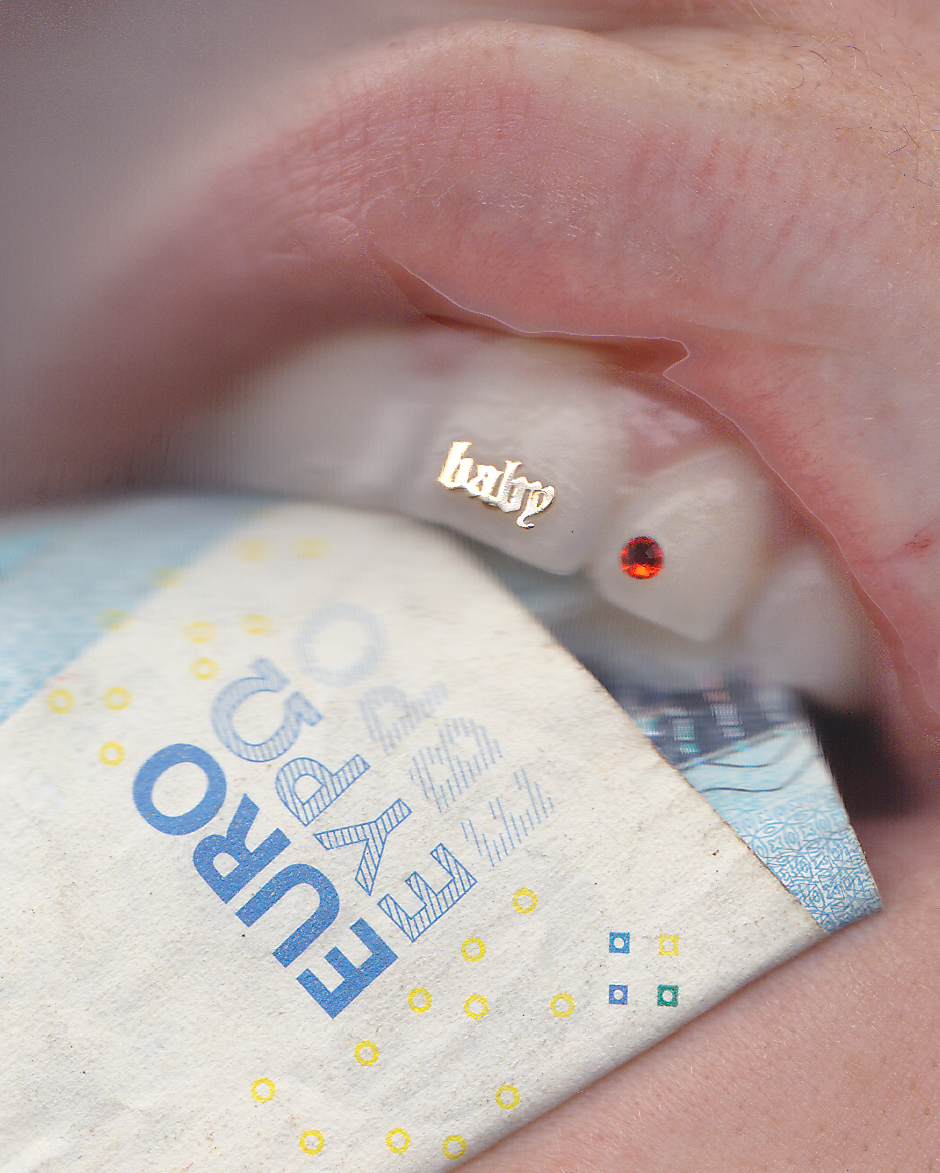 Yellow gold tooth gem by Isis & Gold in the design “Baby”, paired with a firey orange Swarovski crystal in the shade “sun”. 