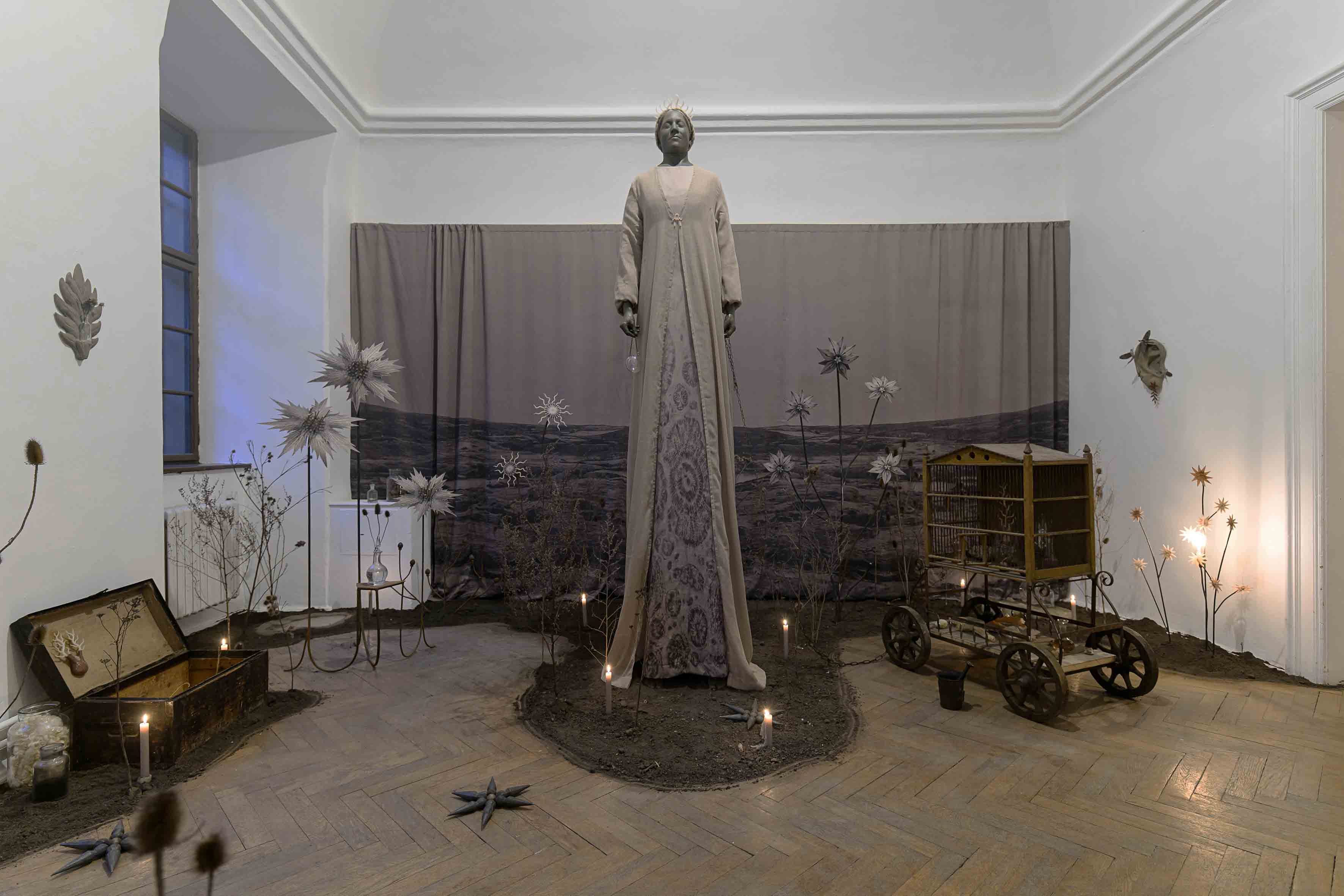 MINGLE AND FUSE with works by KATALIN KORTMANN JÁRAY and KARINA MENDRECZKY at ŠOPA GALLERY curated by KRISZTIÁN GÁBOR TÖRÖK [from 20250321 to 20250417] [Photo: Tibor Czito]