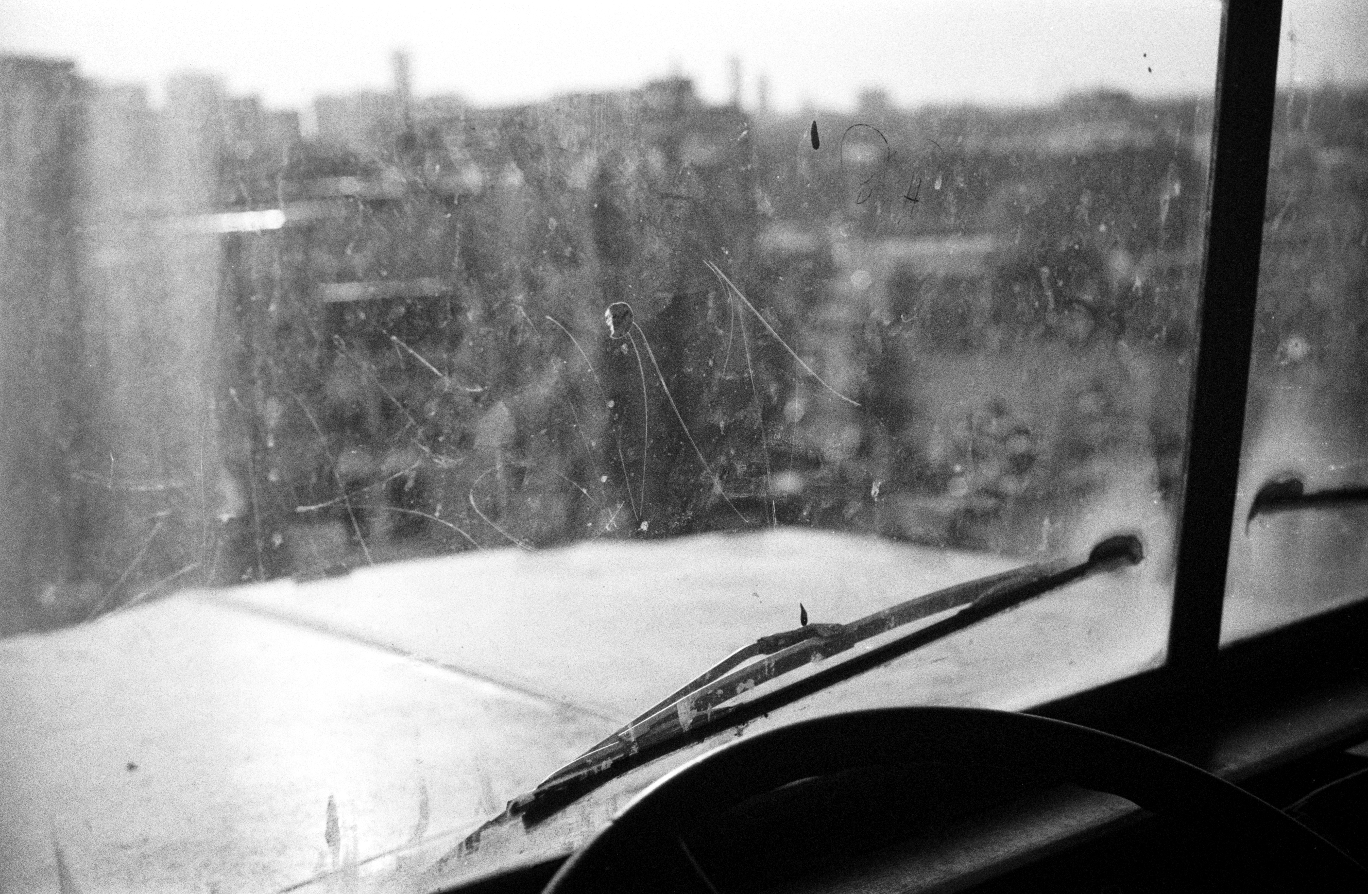 qui conduisent vers l'horizon.