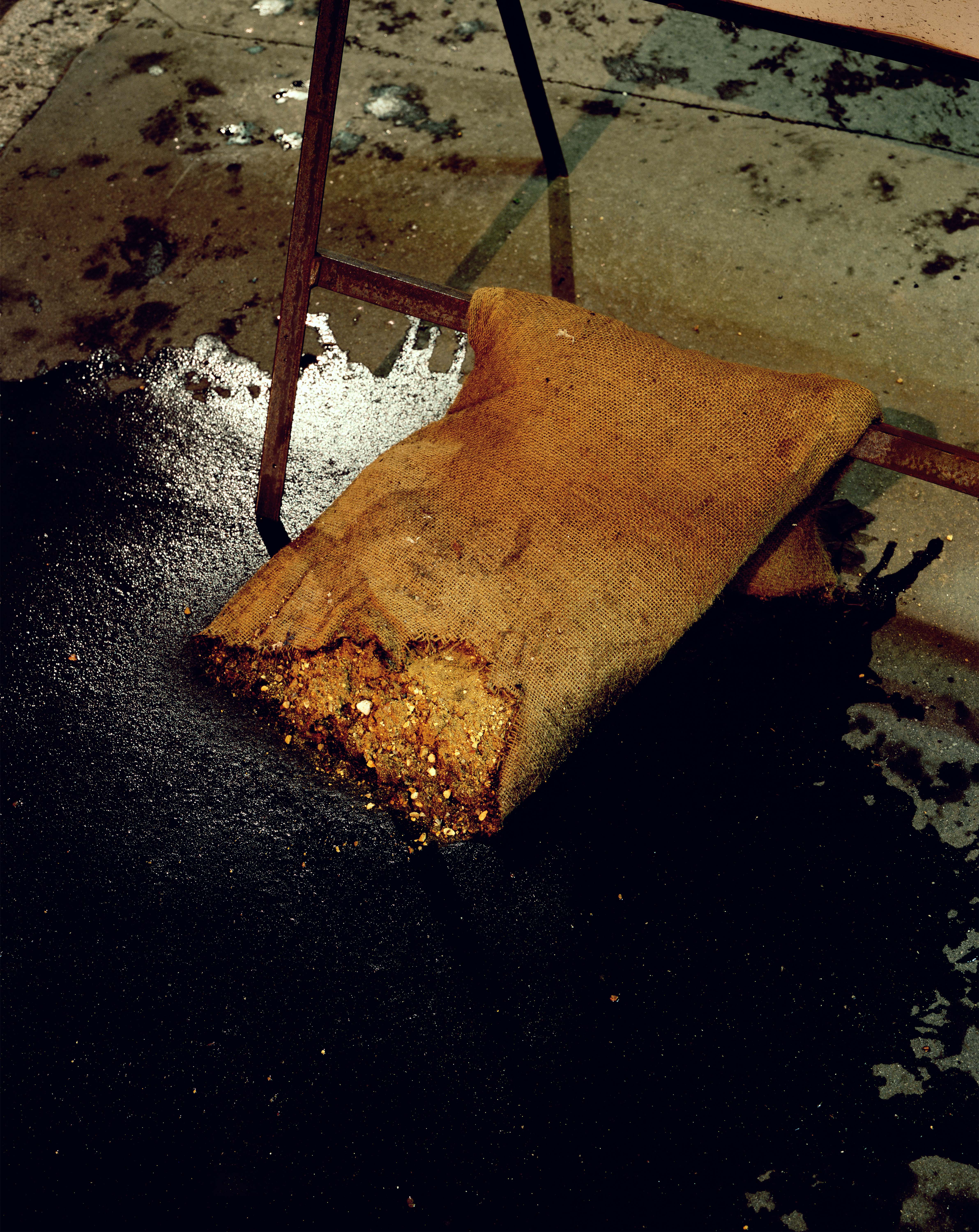 Rut Blees Luxemburg, Gold Sack (London Dust), 2014, © Rut Blees Luxemburg