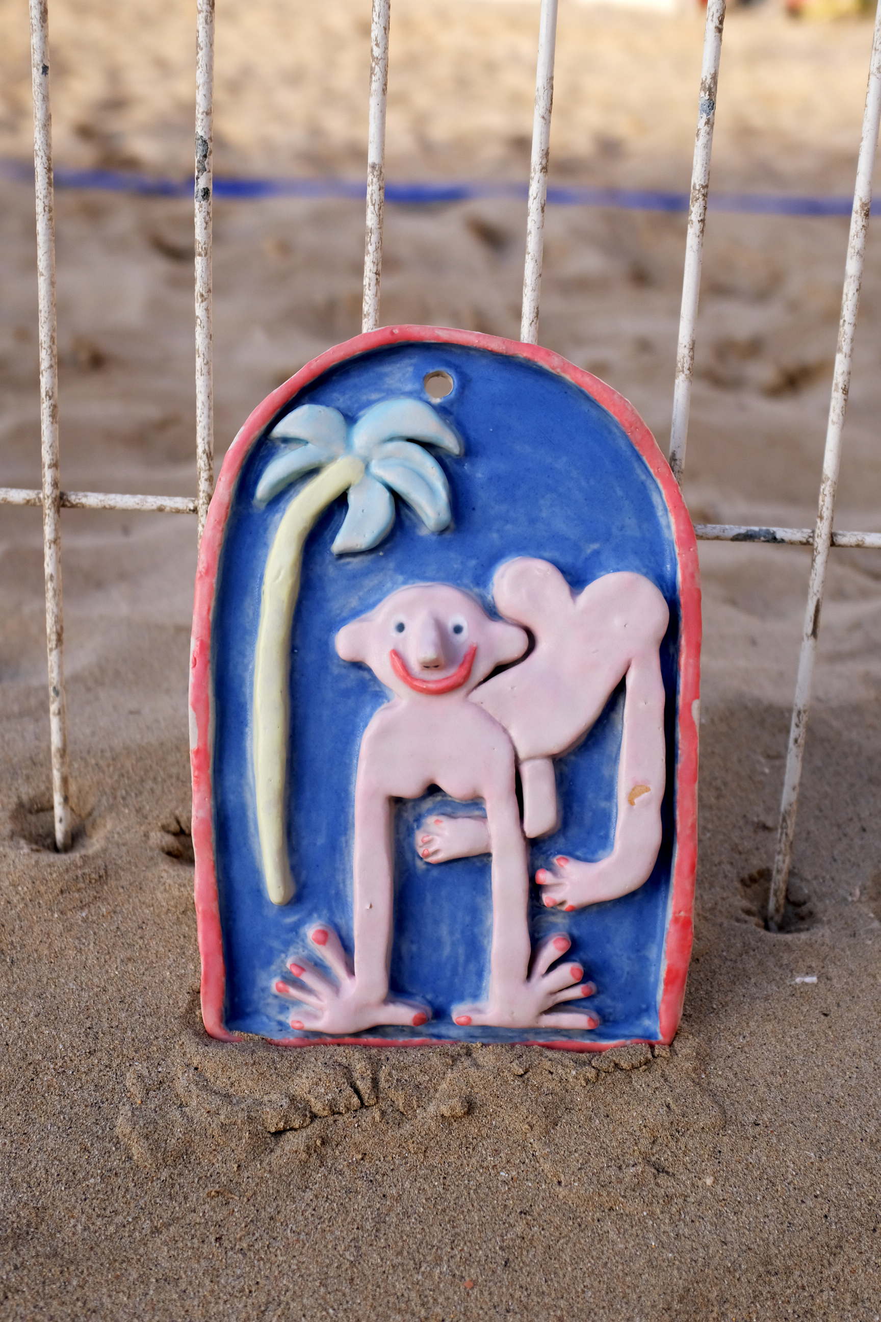 Relief (2022), wall hanging, glazed ceramics, 15,5 x 22cm