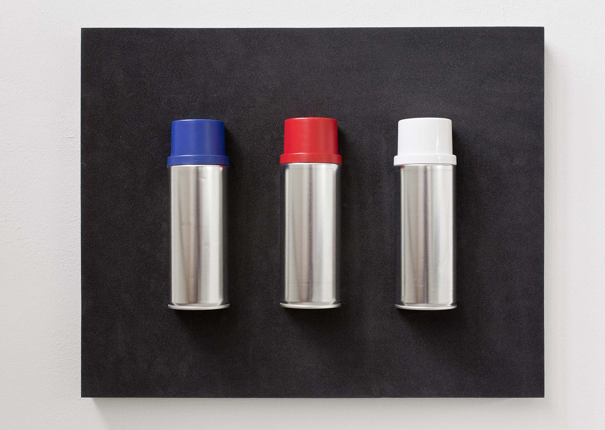 flags2019spraycans, polyethylene foam, wood49×49×8cm / 40×50×8cm