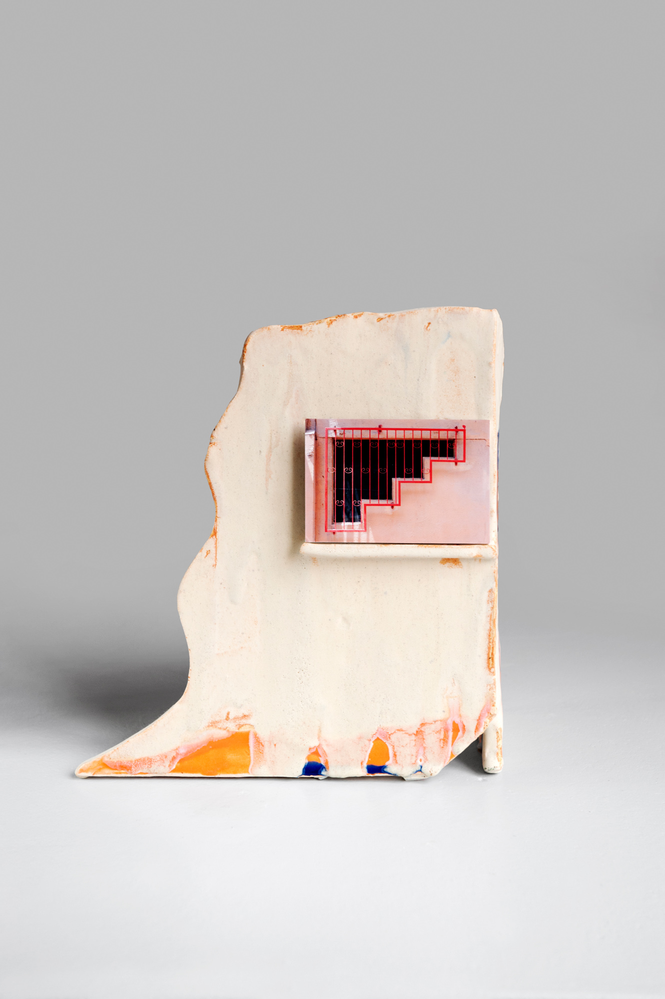 Untitled (2015), C-Print, glazed ceramic, 31 x 35 x 3 cm