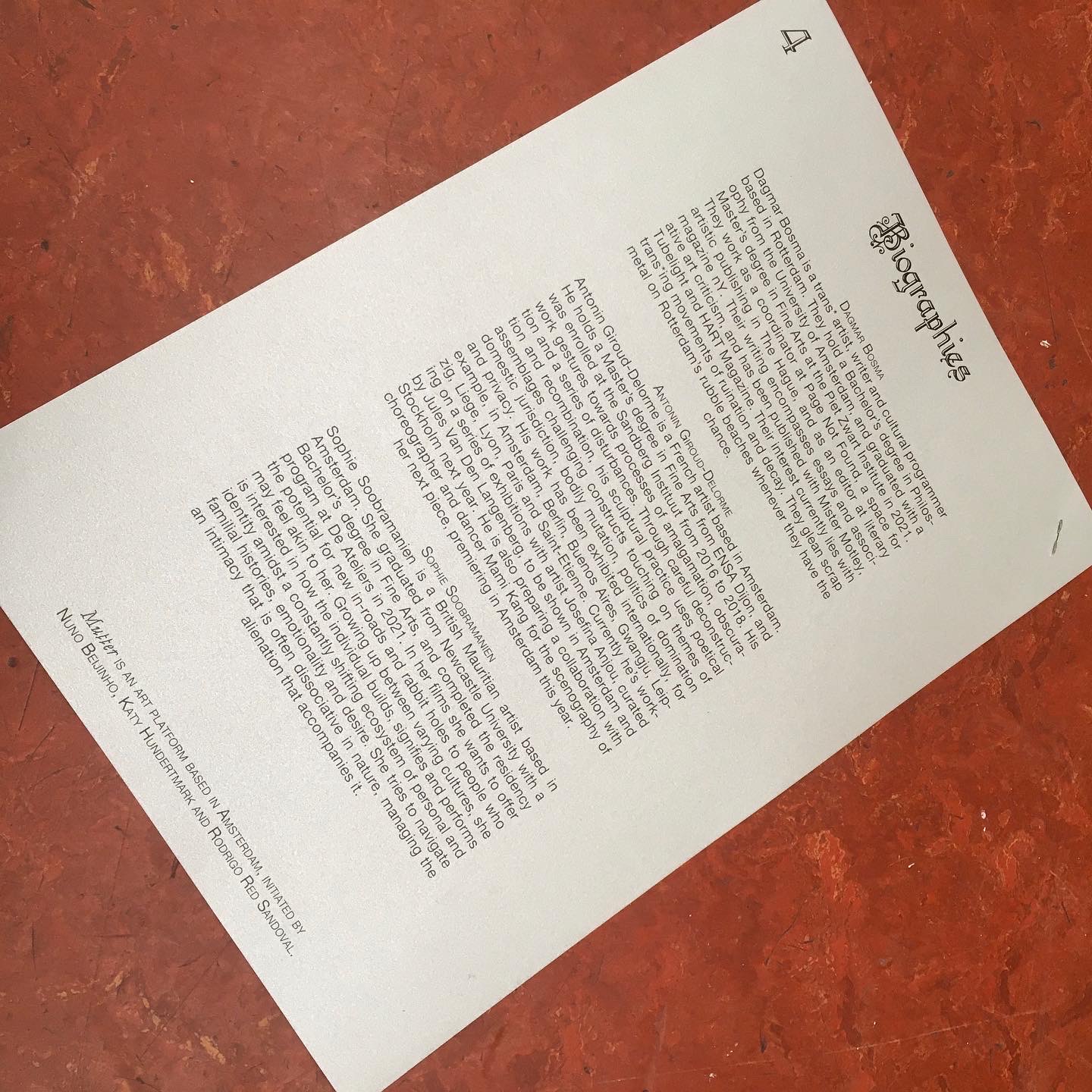 Handout, for Mutter (2022)