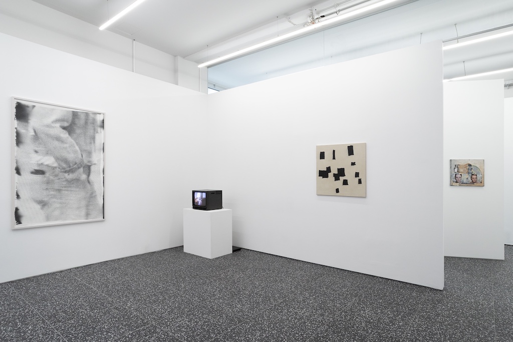 Installation View, “Telepathy Curating presents: Teases and Synthesis; Empty Threats, Vienna Love and Anxiety Reality Paradoxes”, curated by, kuratiert von Kristoffer Cezinando Karlsen und Josef Strau, City Galerie Wien und Layr, Wien, 2025. Photo: Paul Makowsky.