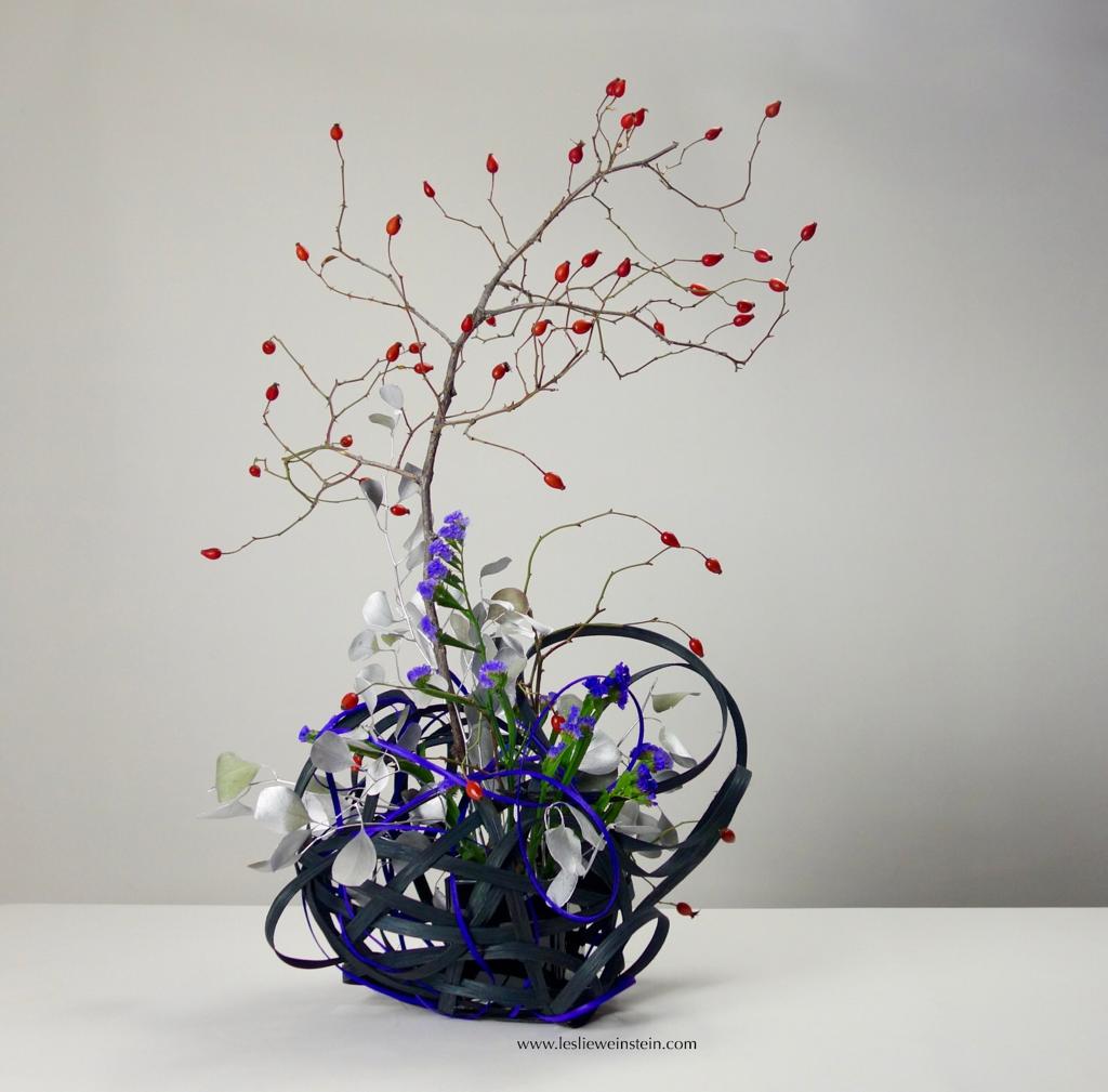 30 x 30 x 45 cms de altura. 70€