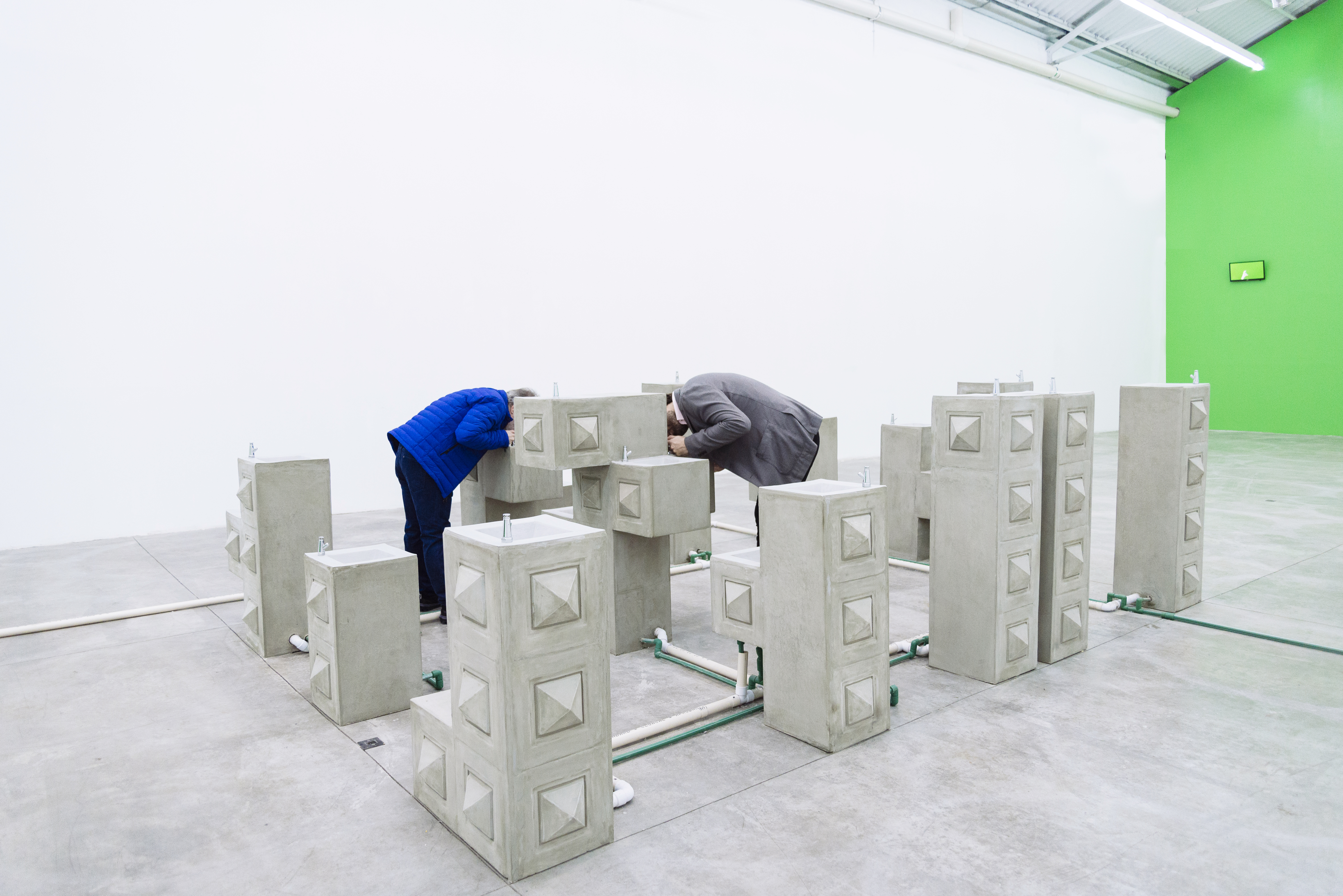 Común y Corriente, 2016, Site specific infrastructure, water drinking fountains, Barro, Buenos Aires 