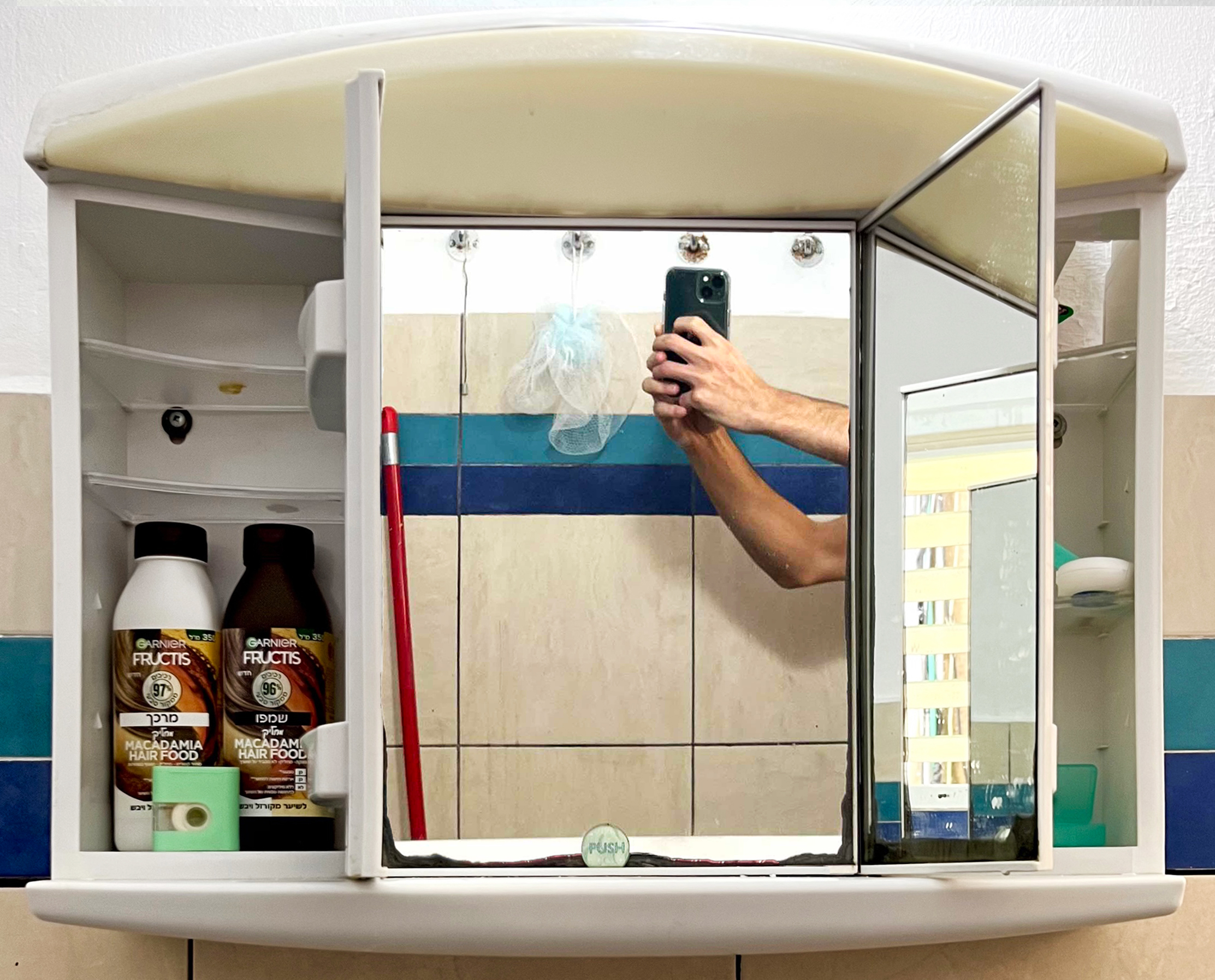 Composição dupla com espelhos, 2022