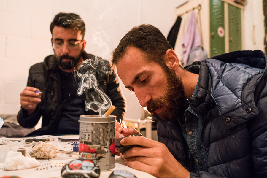 Murat &eacute;tait instituteur. Condamn&eacute; &agrave; plusieurs peines de prison pour ses activit&eacute;s politiques (participation &agrave; des manifestations), il a pr&eacute;f&eacute;r&eacute; fuir.