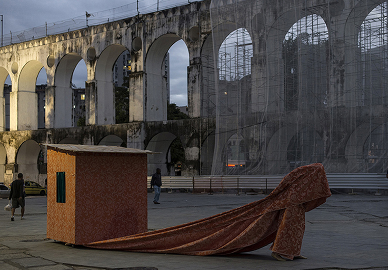 Home Performance I, 105 × 73cm. 2014