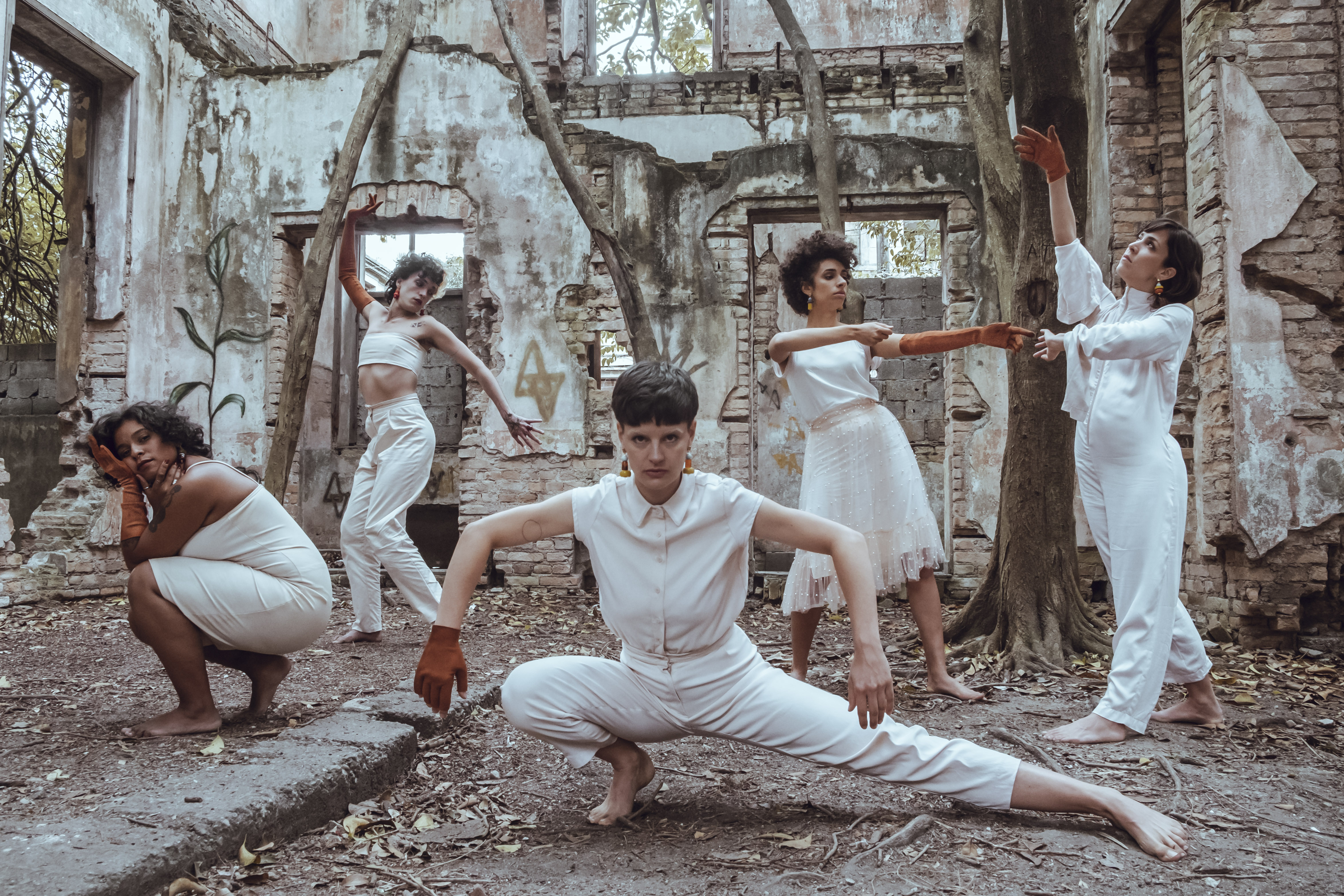 a cura &eacute; coletiva, feminina | foto: Beatriz Ataidio