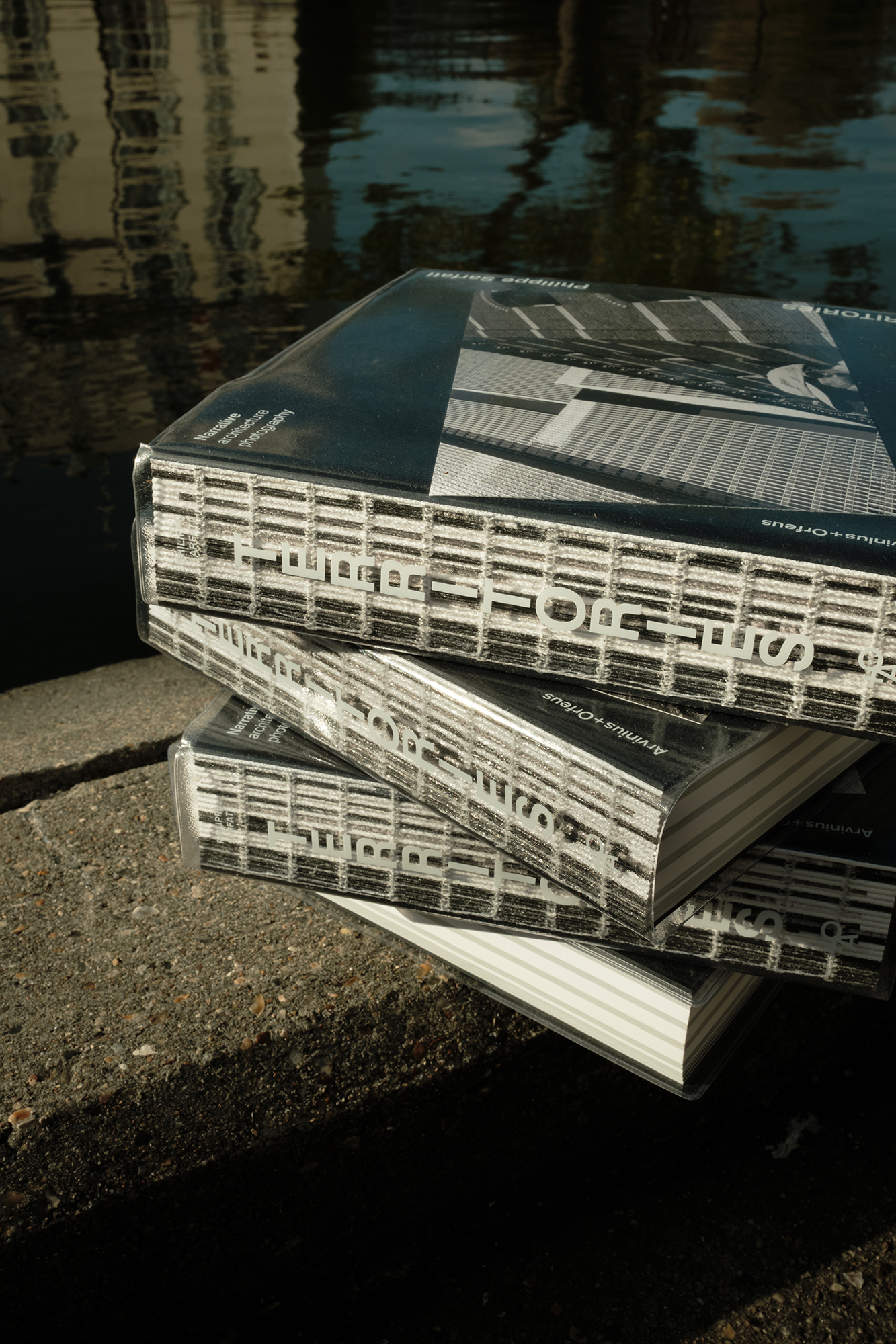 Philippe Sarfati-Territories-photography-photographer-street-documentary-architecture-black-and-white-book-design-cover-arvinius-orfeus