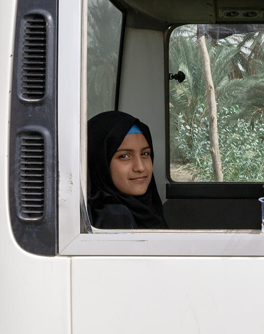 Foto detalle joven peregrina en Arbaeen, Irak