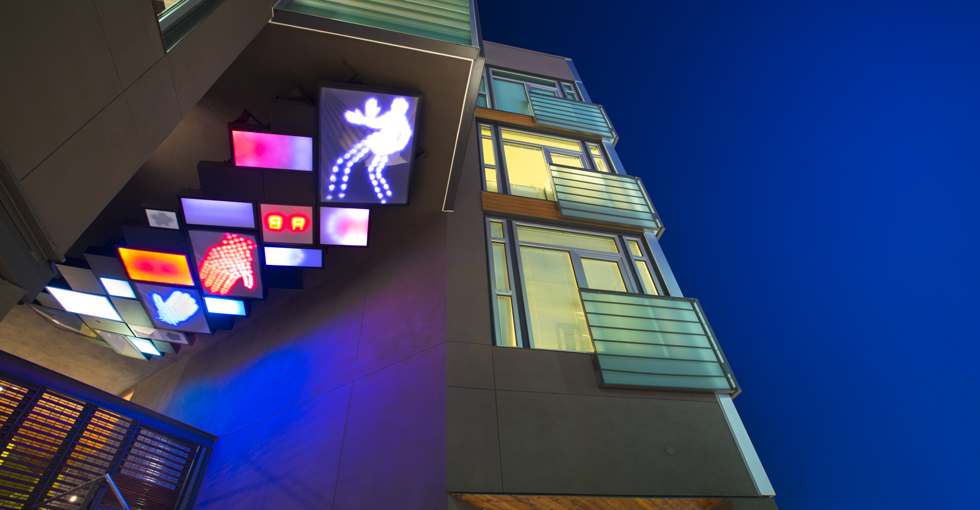 Parc on Powell, 1333 Powell Street, Emeryville, CA. Plays sunset to 2 AM daily. © Therese Lahaie