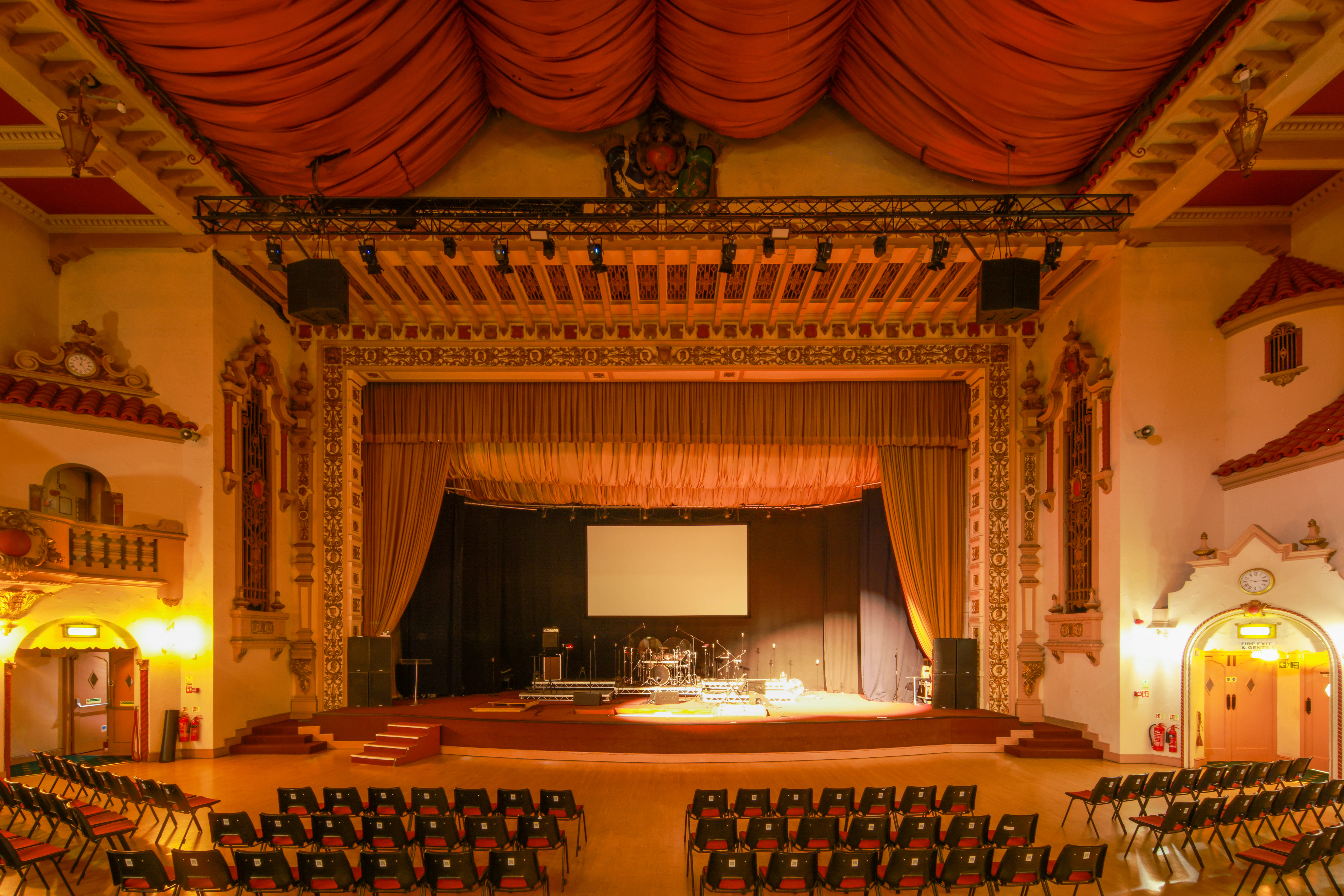 Auditorium Ealing Christian Centre, Former Avenue Cinema, 1932, Northfield Avenue, Nortfields, Ealing. Photo credit: Sirj Photography