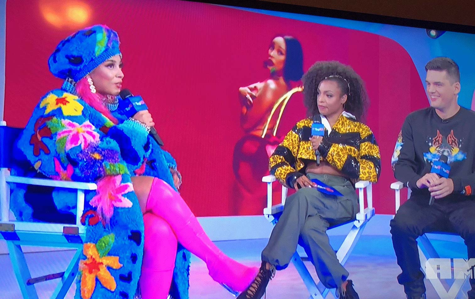 Doja Cat performs in Tara Babylon on MTV for "Juicy"