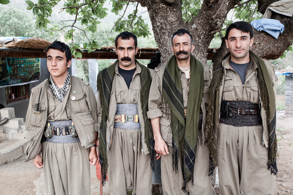 Qandil, kurdistan Ces guerilleros viennent des montagnes du Kurdistan nord (Turquie). Suite aux accords de paix, ils se sont repli&eacute;s &agrave; pied sur Qandil.