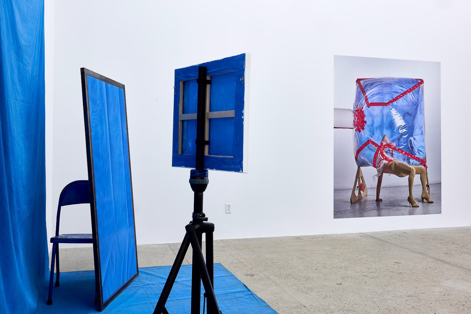 Anthony Burnham. Exposition pour Marionnette en 3 actes, Acte 1 S'insérer dans l'image. Photo : Anthony Burnham.