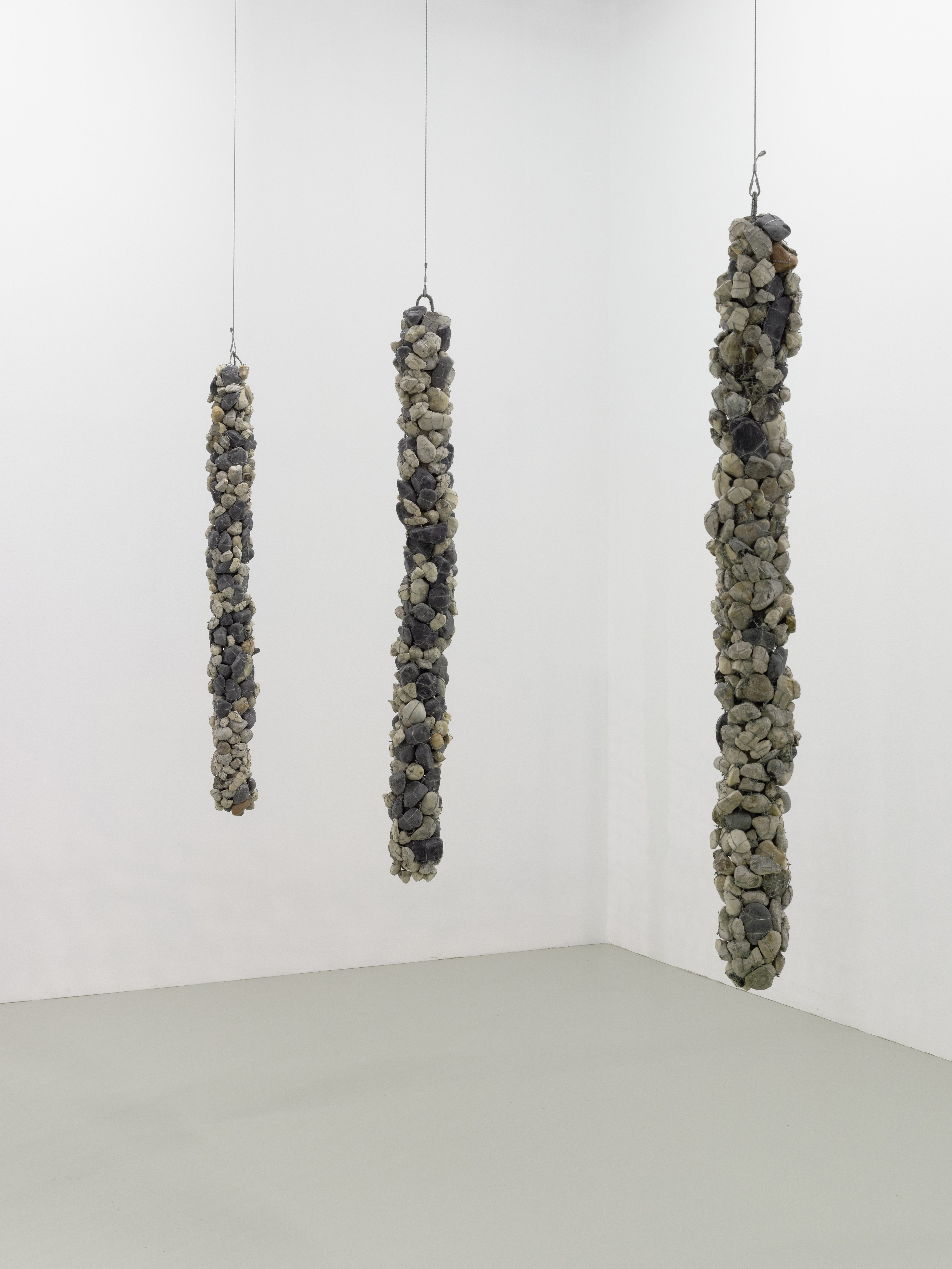 Bronwyn Katz,  Under the Barbès bridge  (2018) | Stones and wire, 180 x 15 x 15 cm | Image courtesy of Palais de Tokyo and André Morin