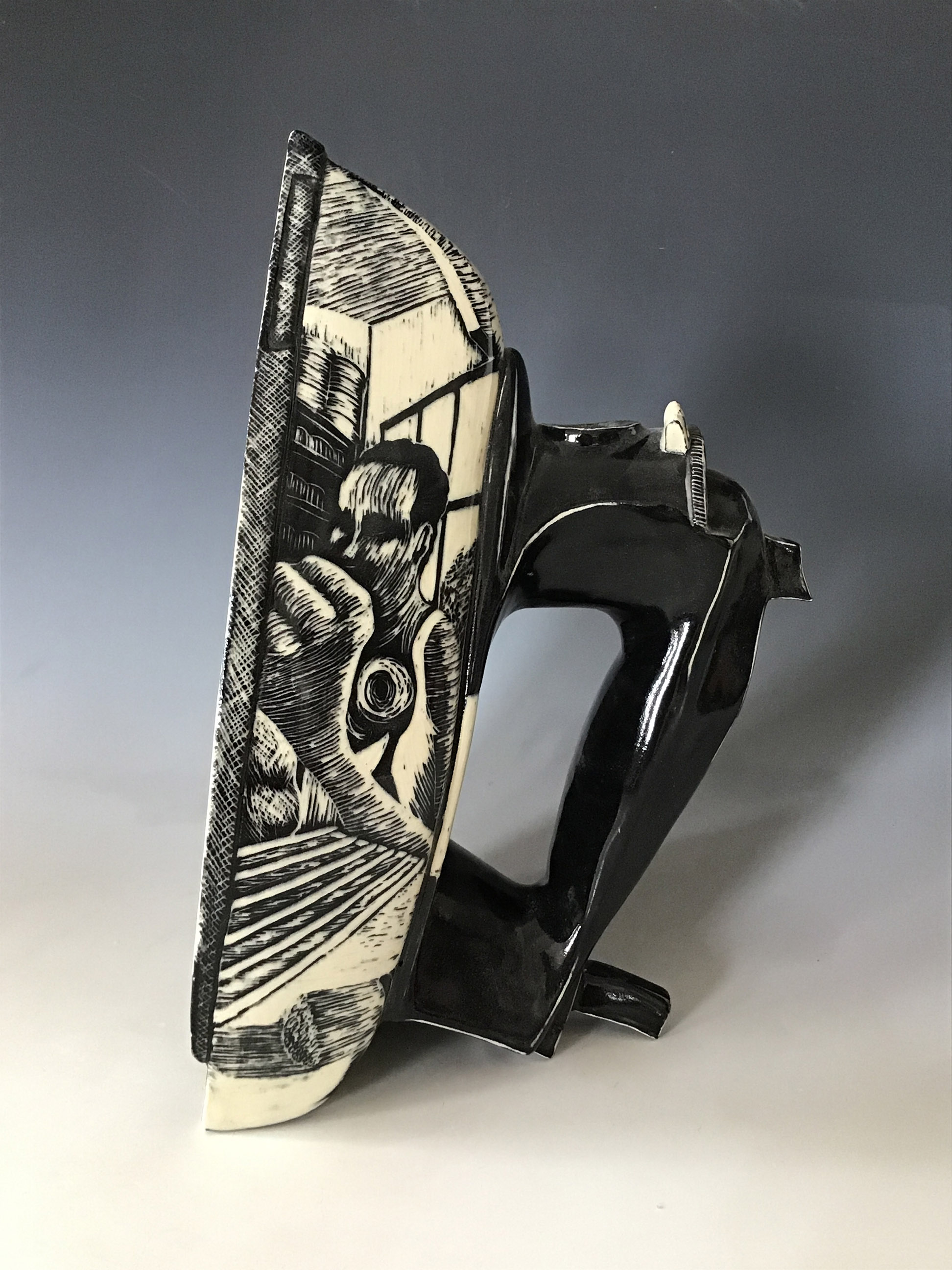 Black and Decker Iron 2016 Porcelain 7"x5"x11"/17.5x12.5x28cm