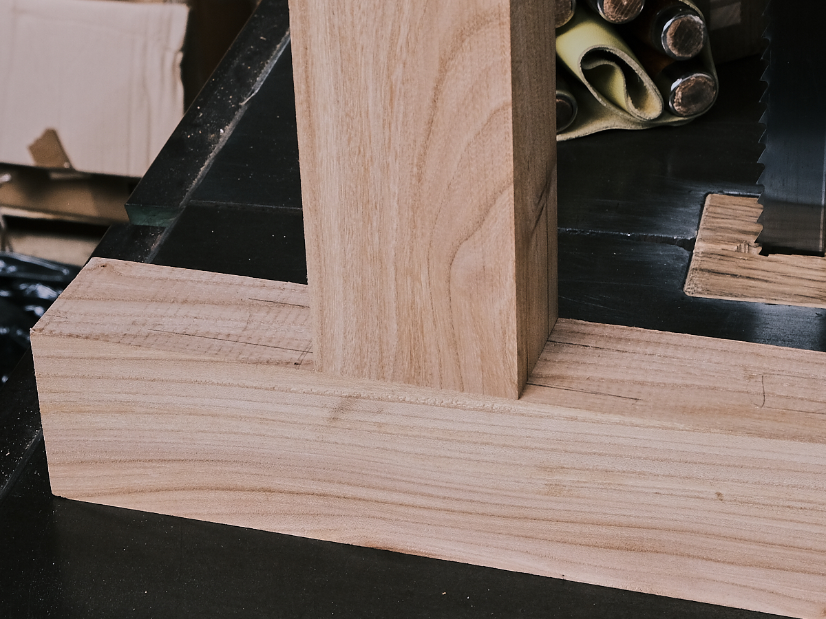 Lorsque l'usinage est parfait, la pièce assemblée de requiert pas de ponçage de finition. 