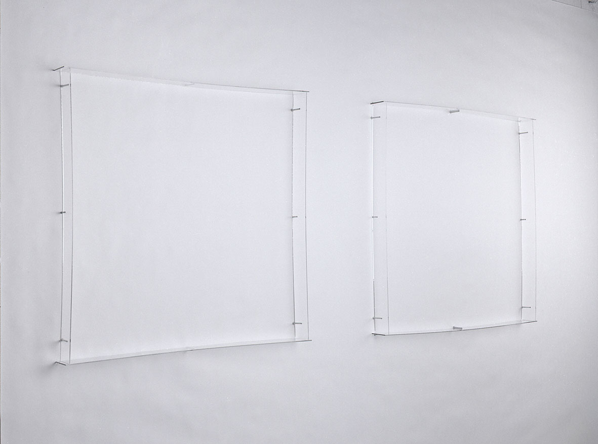 1990   I   sem título   I   vidro tensionado   I   80 x 195 x 7 cm