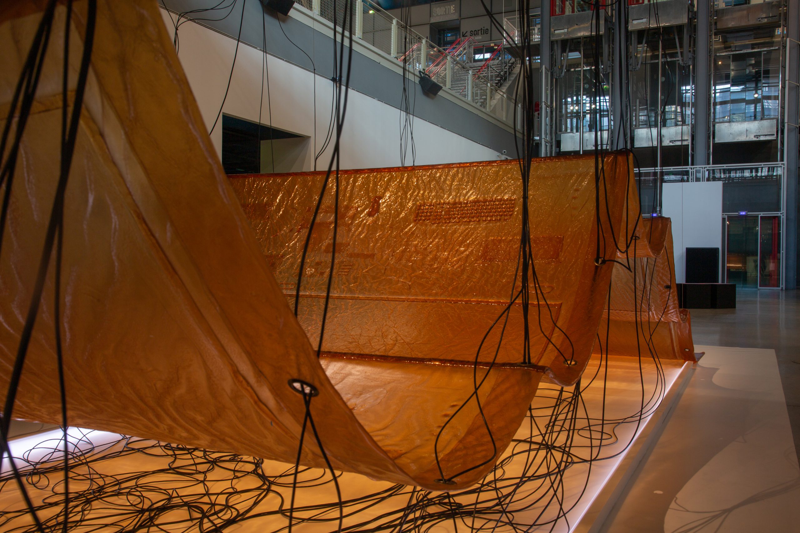 Bioplastic membrane floating in the air and harvesting the energy of the building