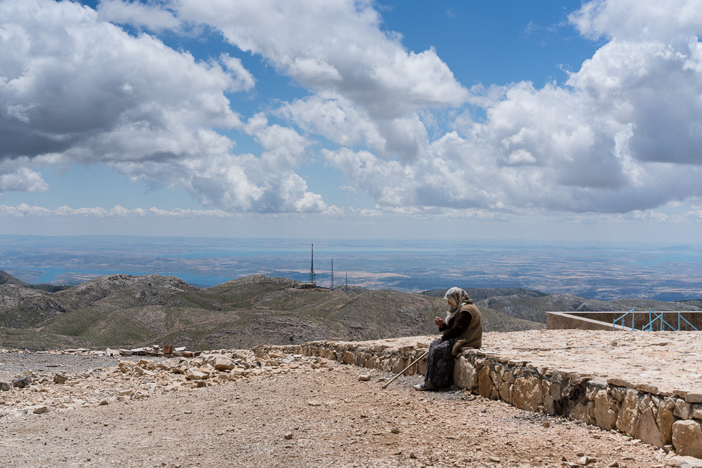 Mont Nemrod. Au loin, l'Euphrate.