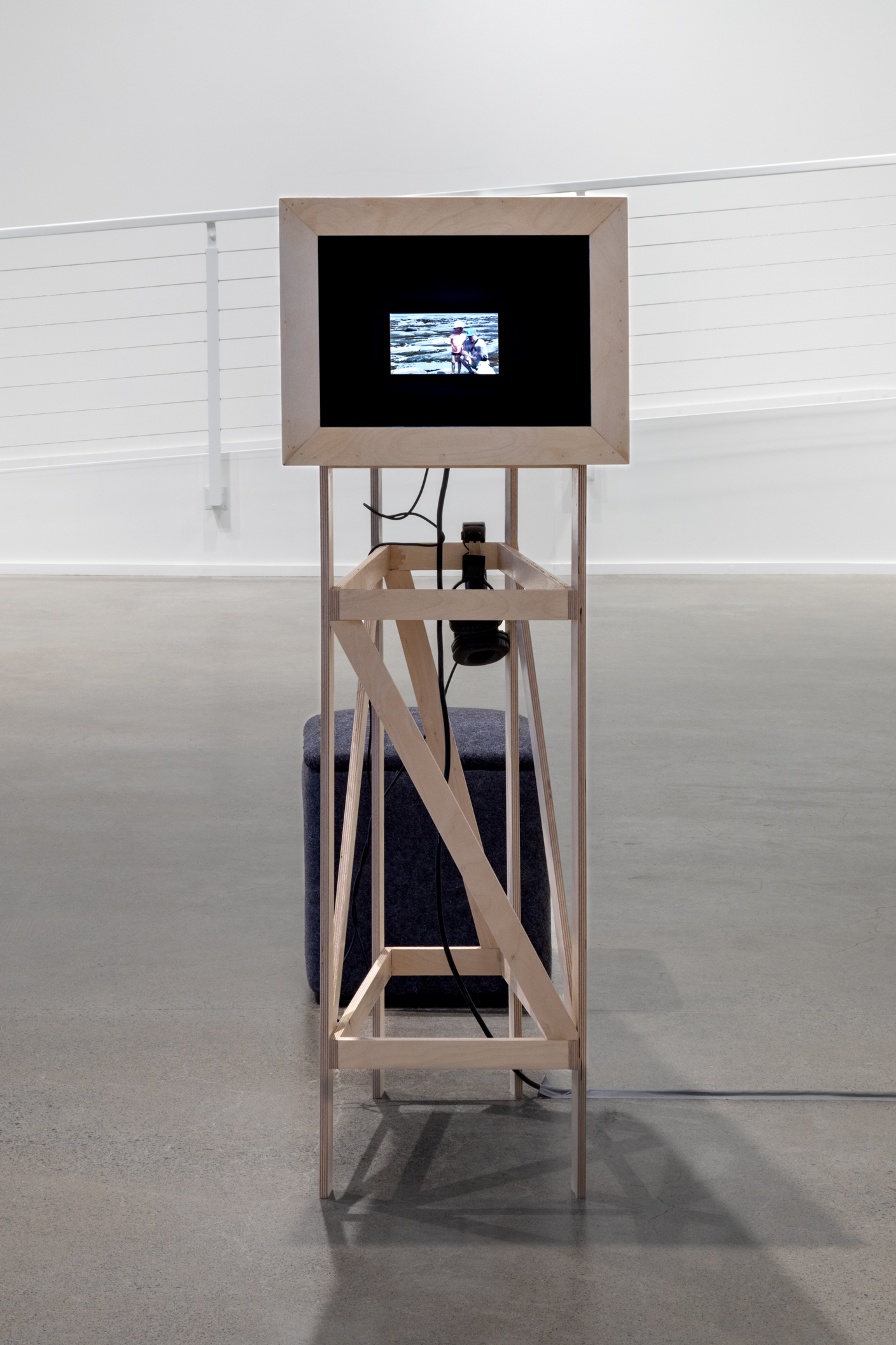 Vue de l’exposition Faux plis par hypothèses, 2024, Galerie de l’UQAM. Photo : Galerie de l’UQAM