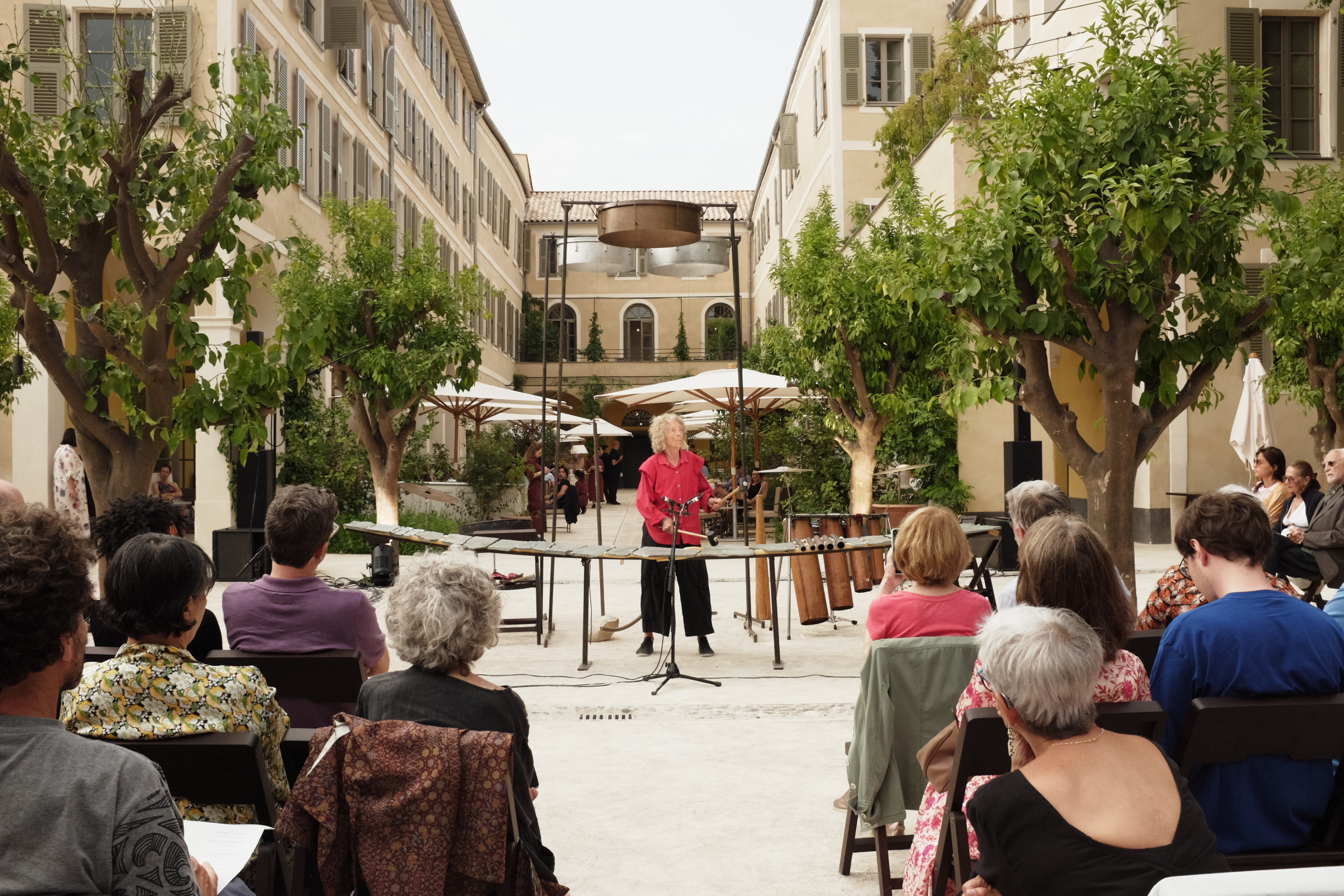 Limpe Fuchs performing at the Hôtel du Couvent