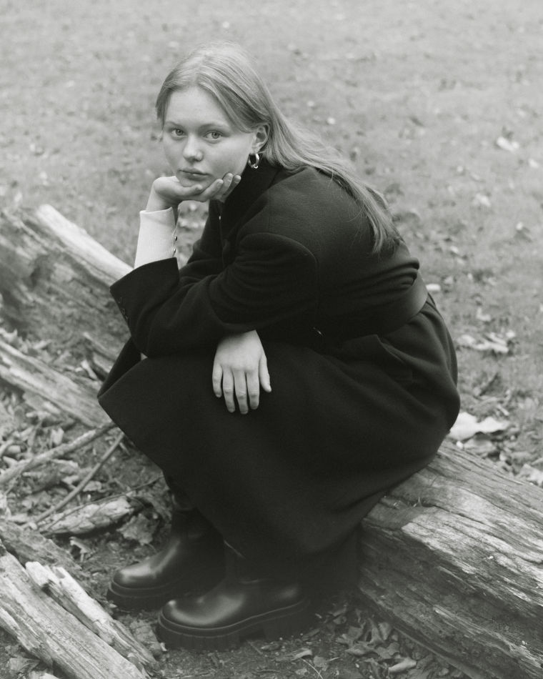 Olivia Miles image 5