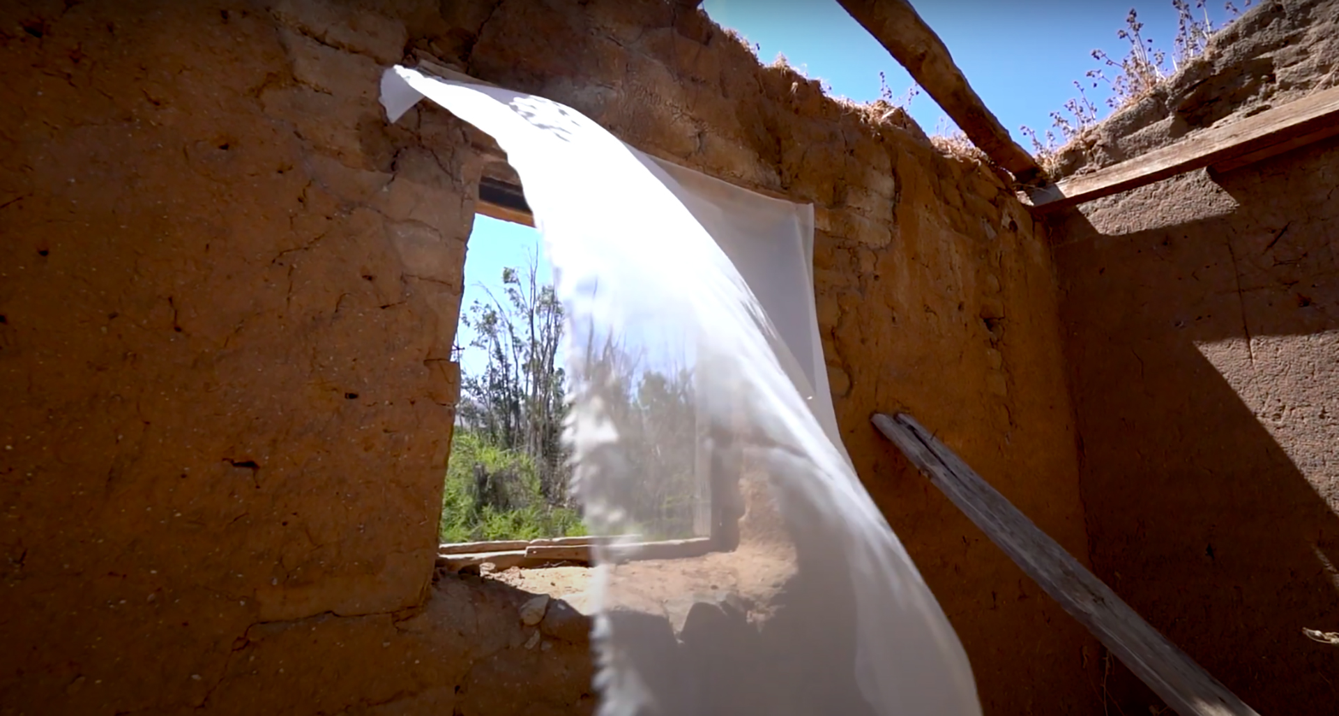 Fotograma de la obra Ecúmene