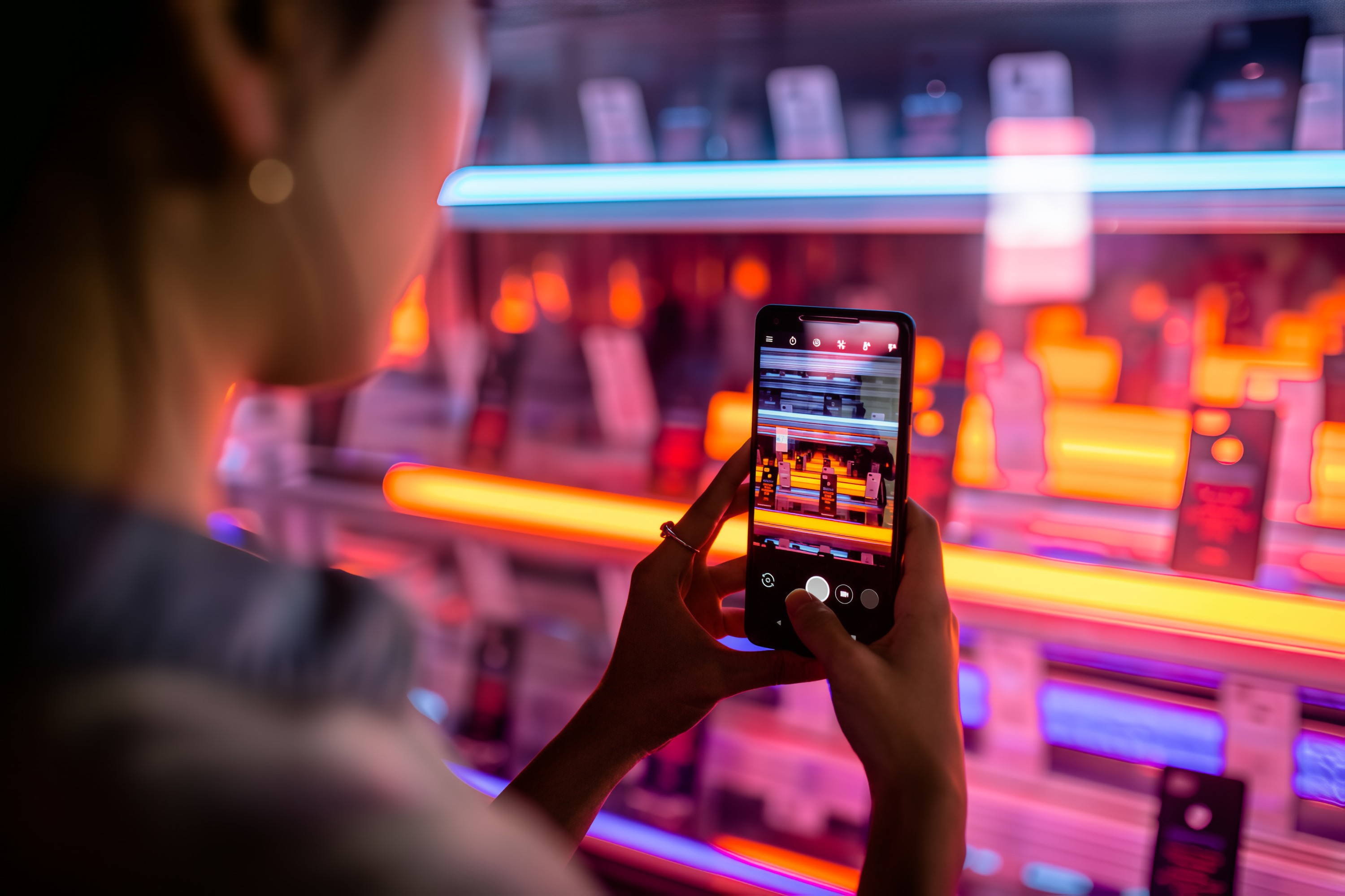 Motion-driven visuals in the installation space