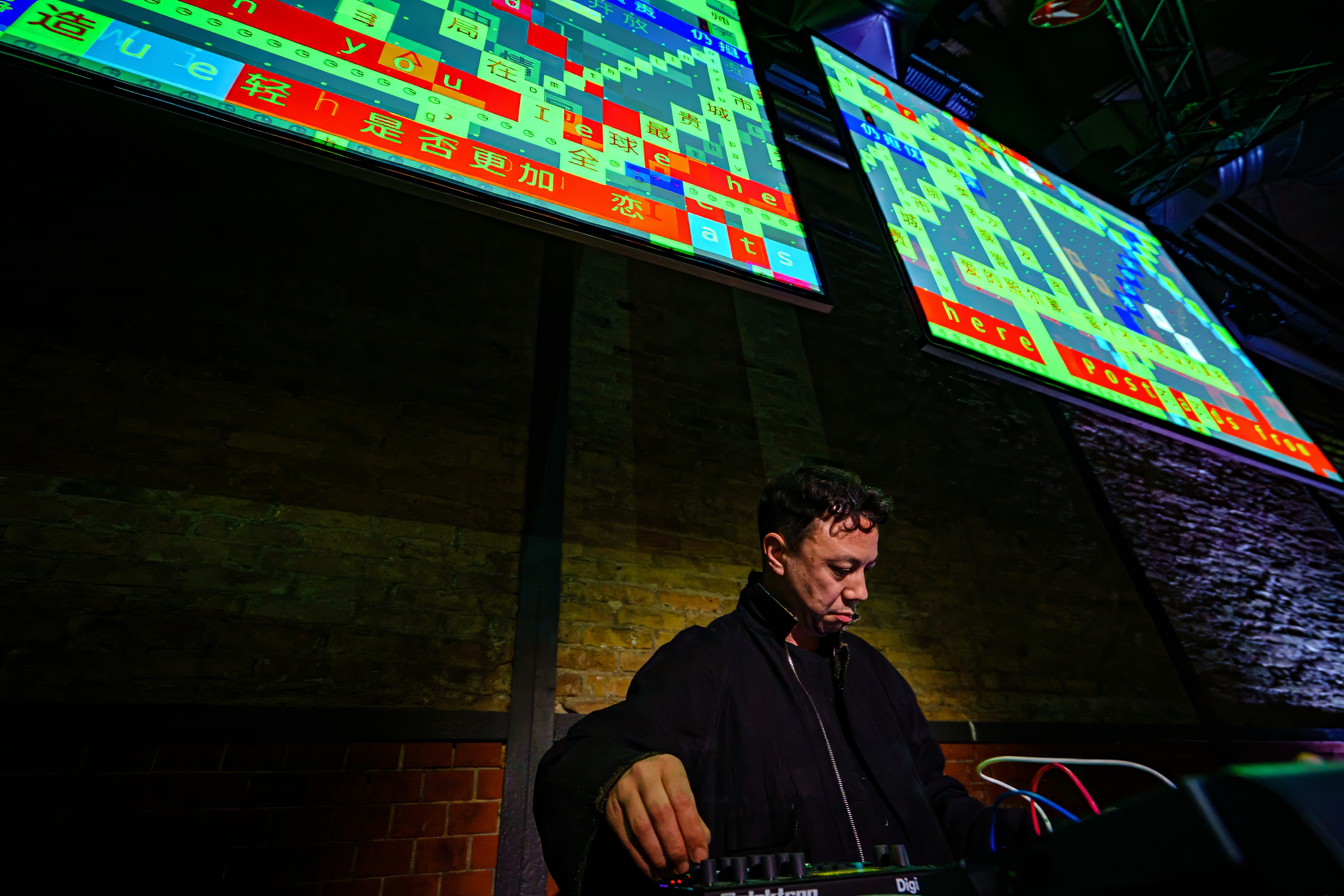 Carrier live AV performance still 3