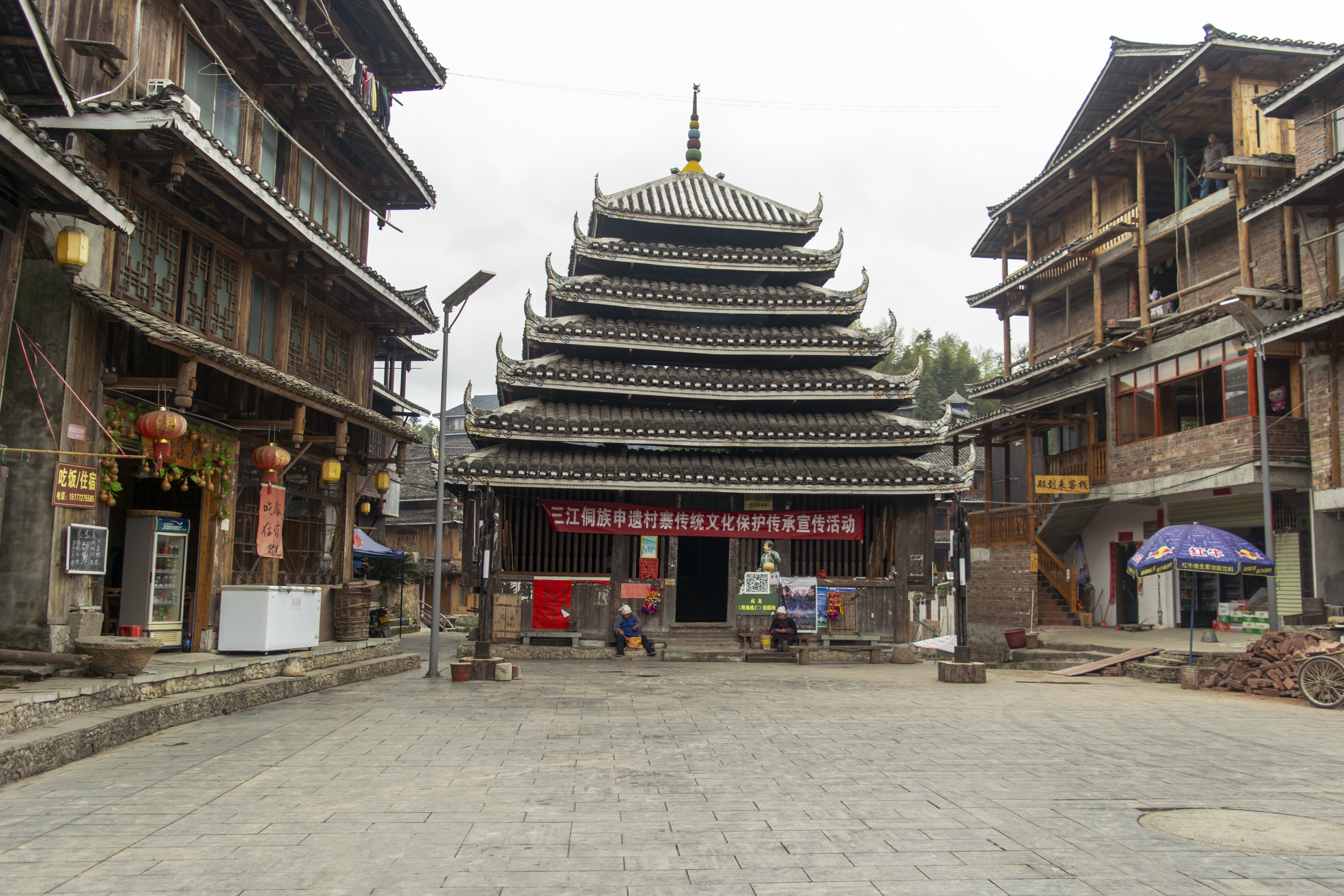 Torre de tambor, típico de etnia dong