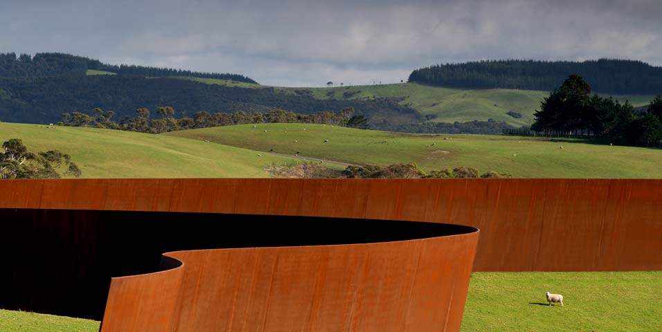 RICHARD SERRA: TE TUHIRANGI CONTOUR (1999/2001), GIBBS FARM, NEW ZEALAND