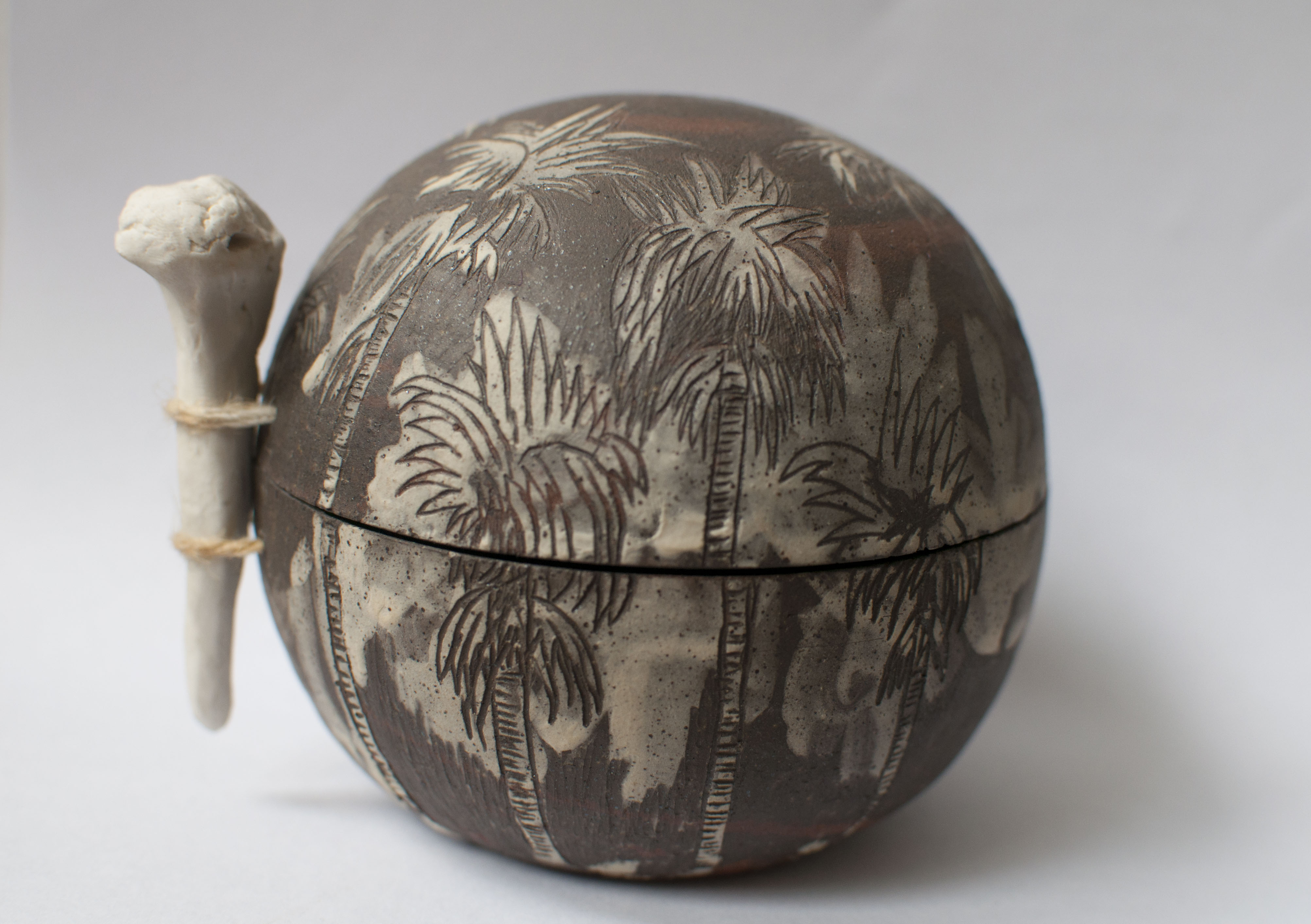 High-temperature ceramic pieces. thrown in electric wheel. Barcelona - Bogot&aacute; 2015 - 2019