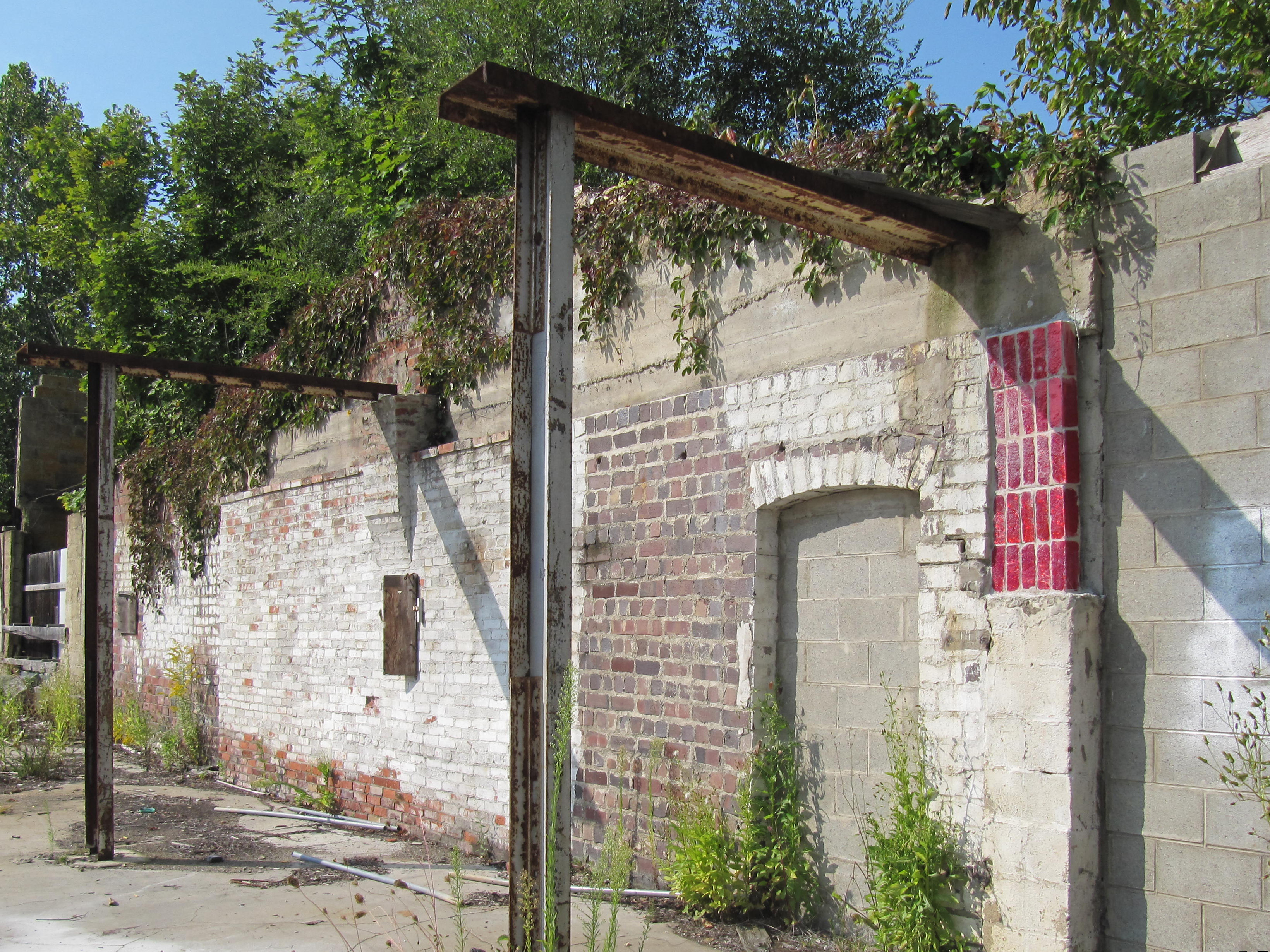 Patch to Feel at Home, 1.5 x 3 x 1 feet, 25 bricks, hot-pressed foil and lucky Icelandic krónur coin